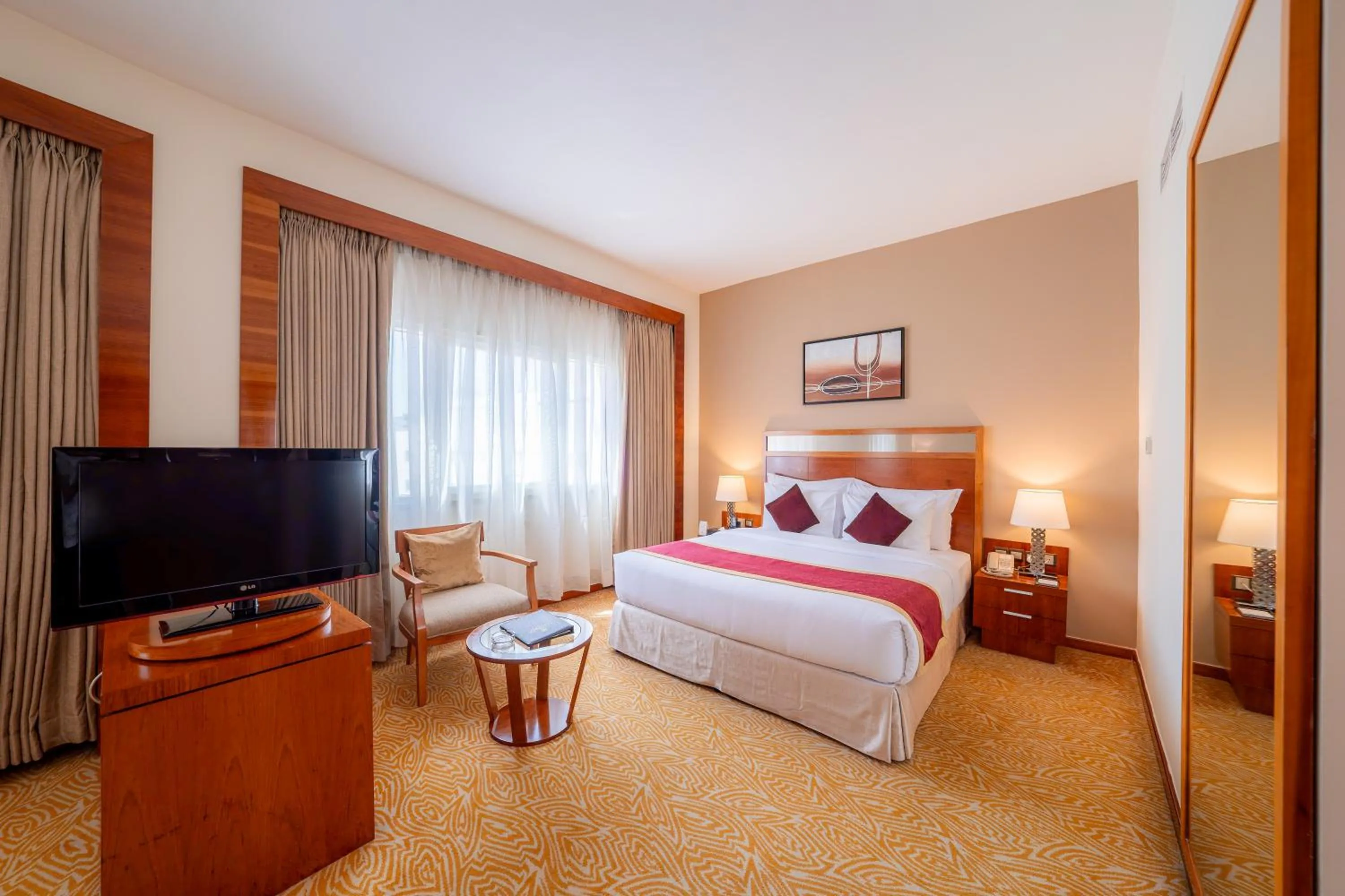 Bedroom, Bed in Landmark Grand Hotel