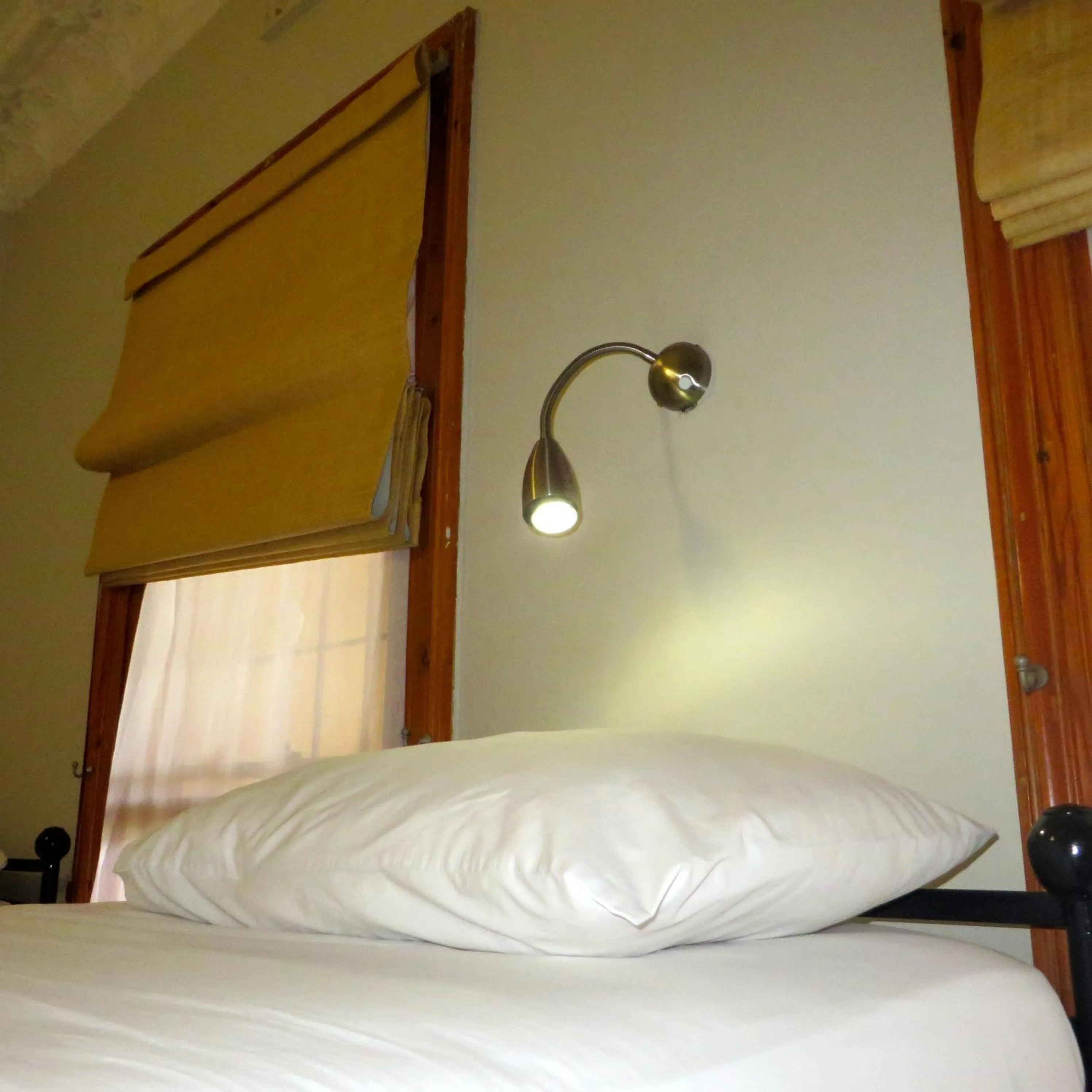 Decorative detail, Bed in Ashanti Lodge Backpackers