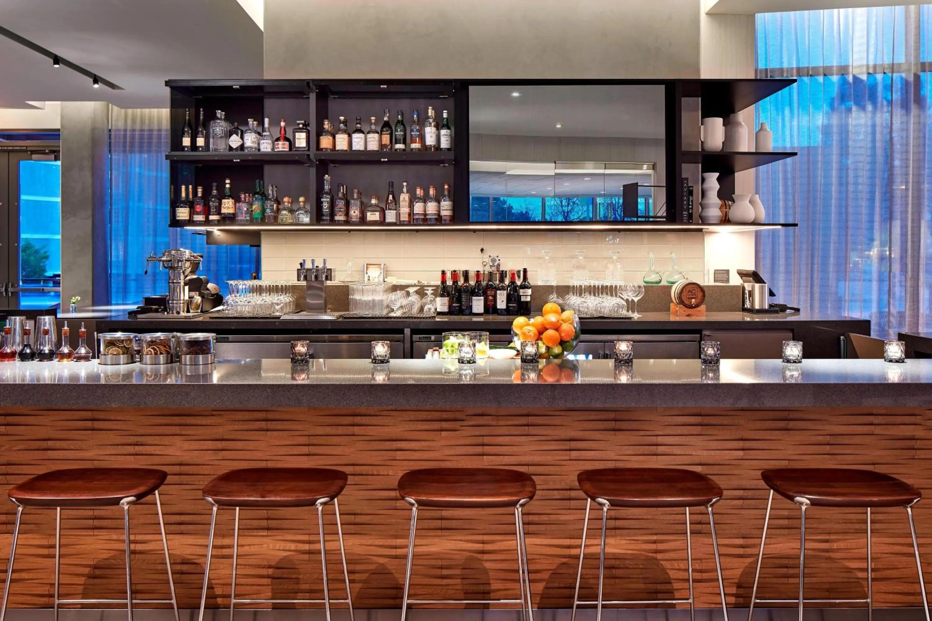 Lounge or bar in AC Hotel by Marriott Sunnyvale Cupertino