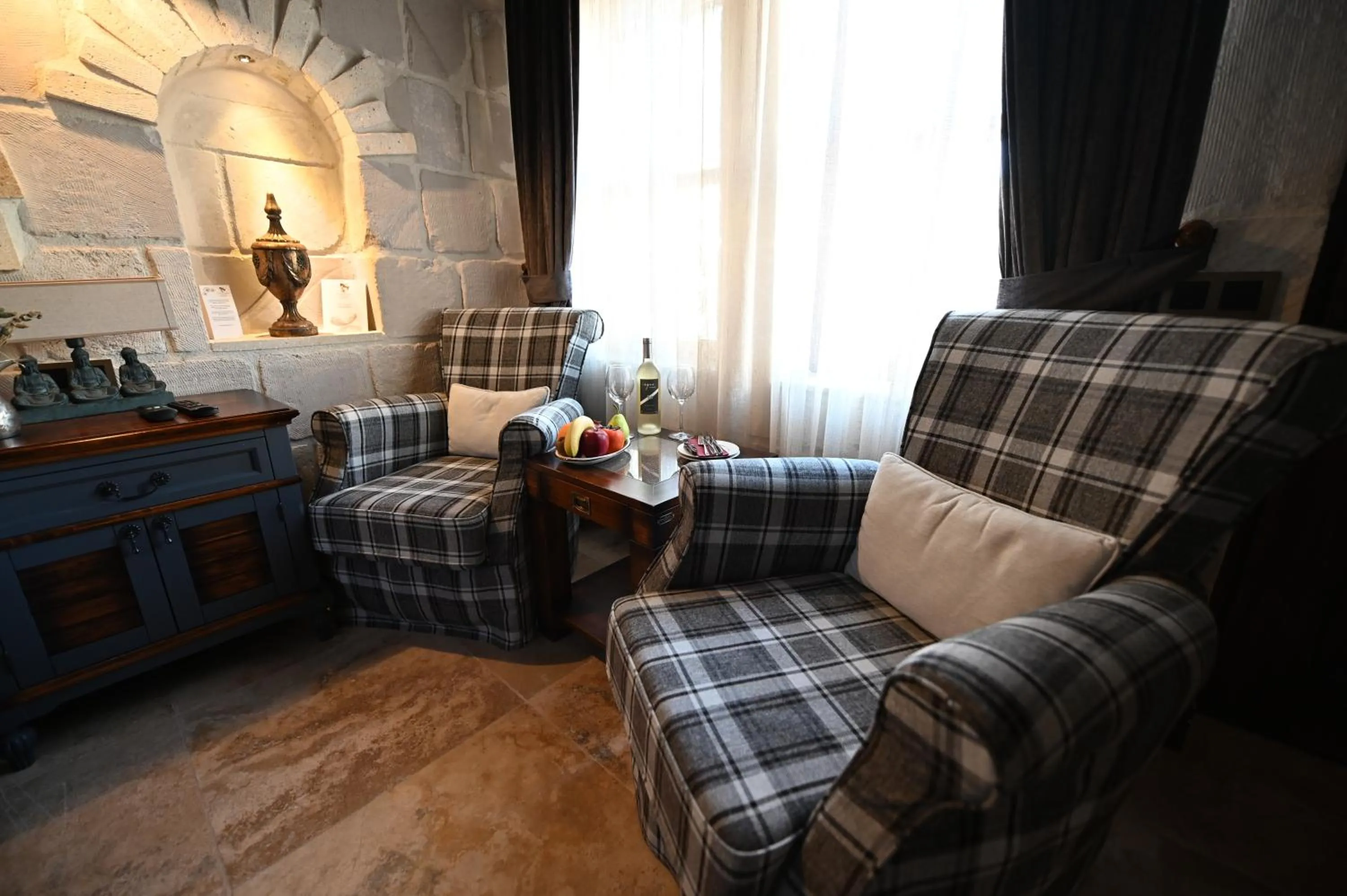 Seating area in Seraphim Cave Suites & SPA