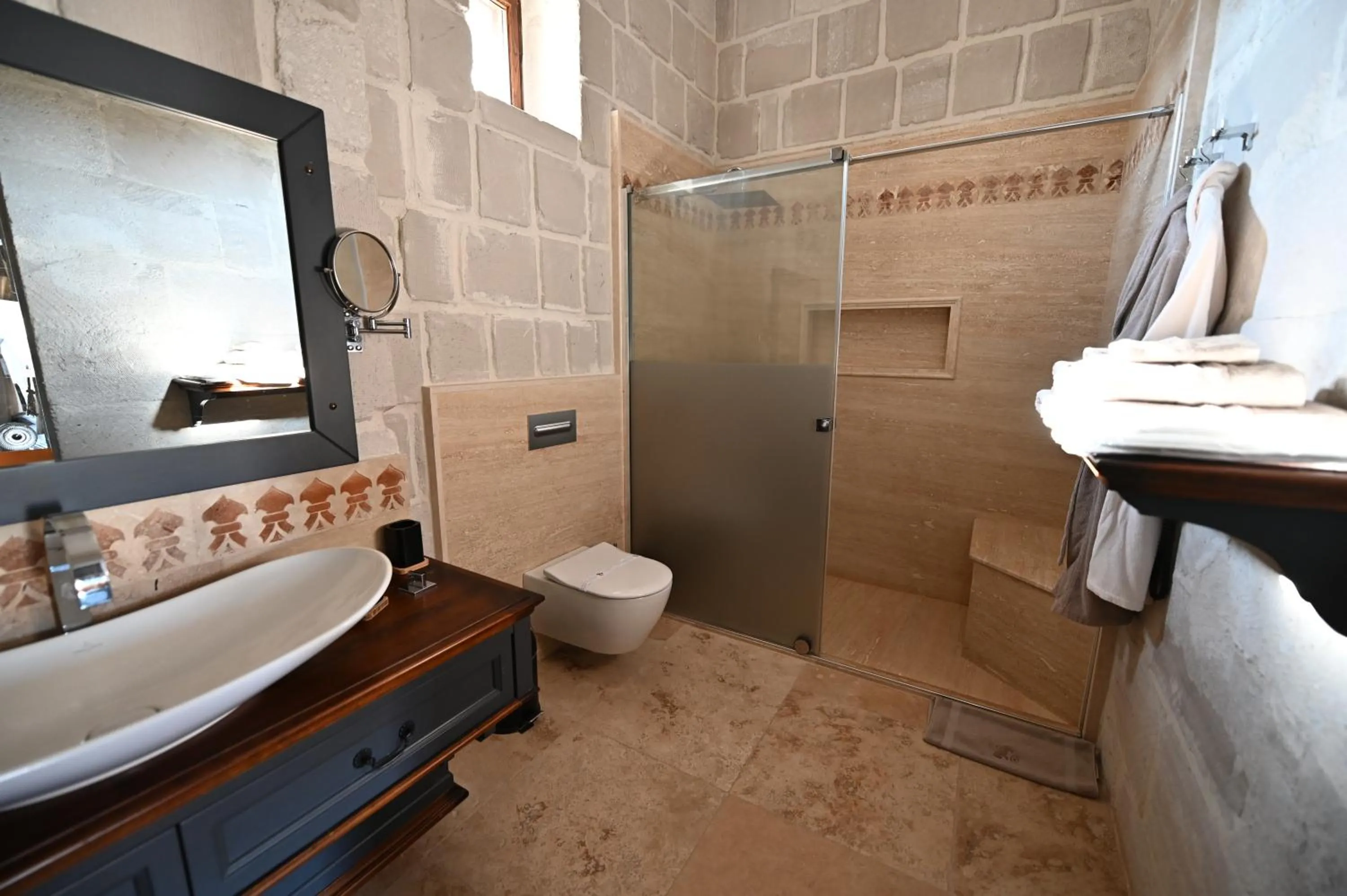 Shower in Seraphim Cave Suites & SPA