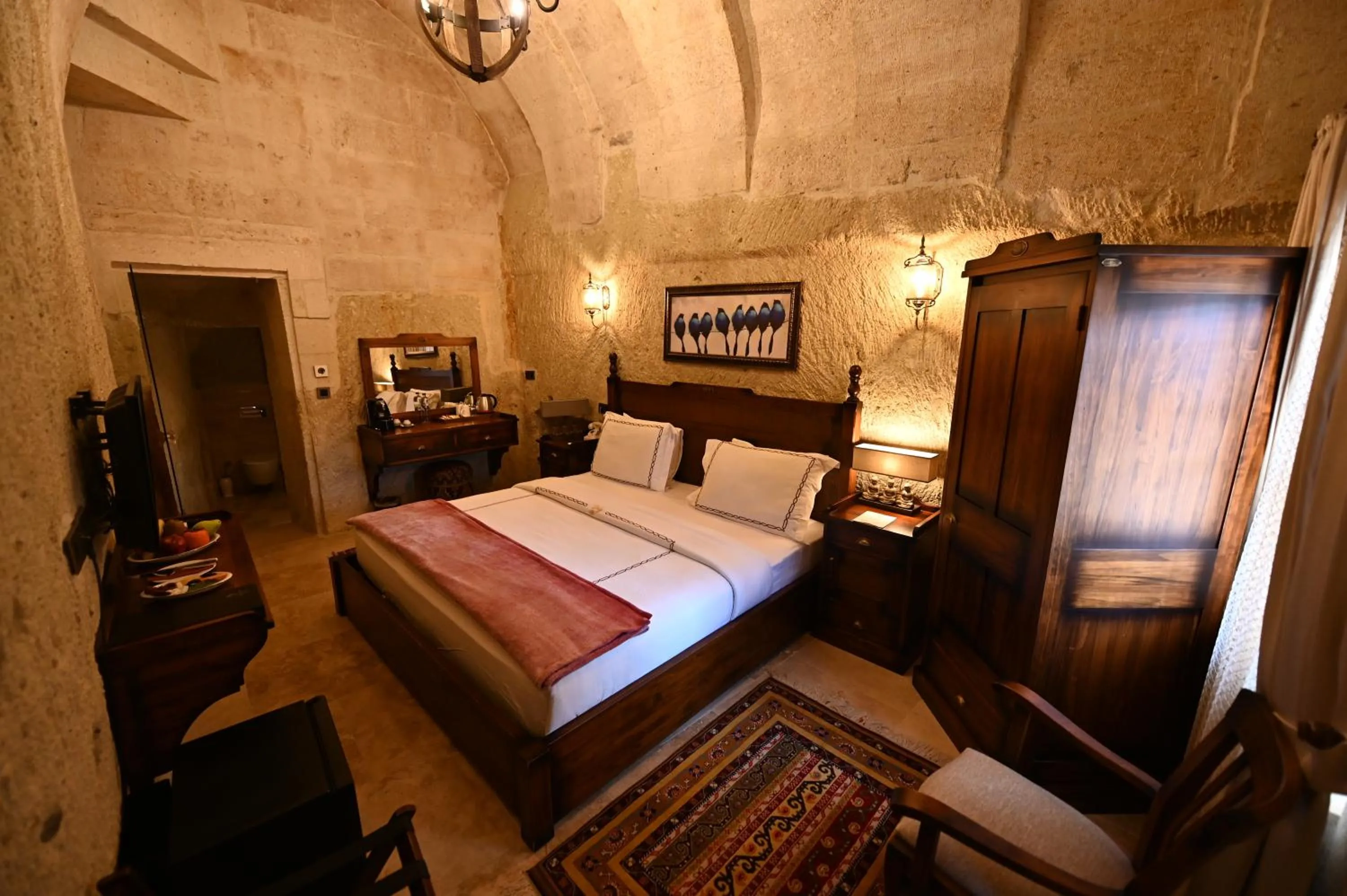 Garden view, Bed in Seraphim Cave Suites & SPA