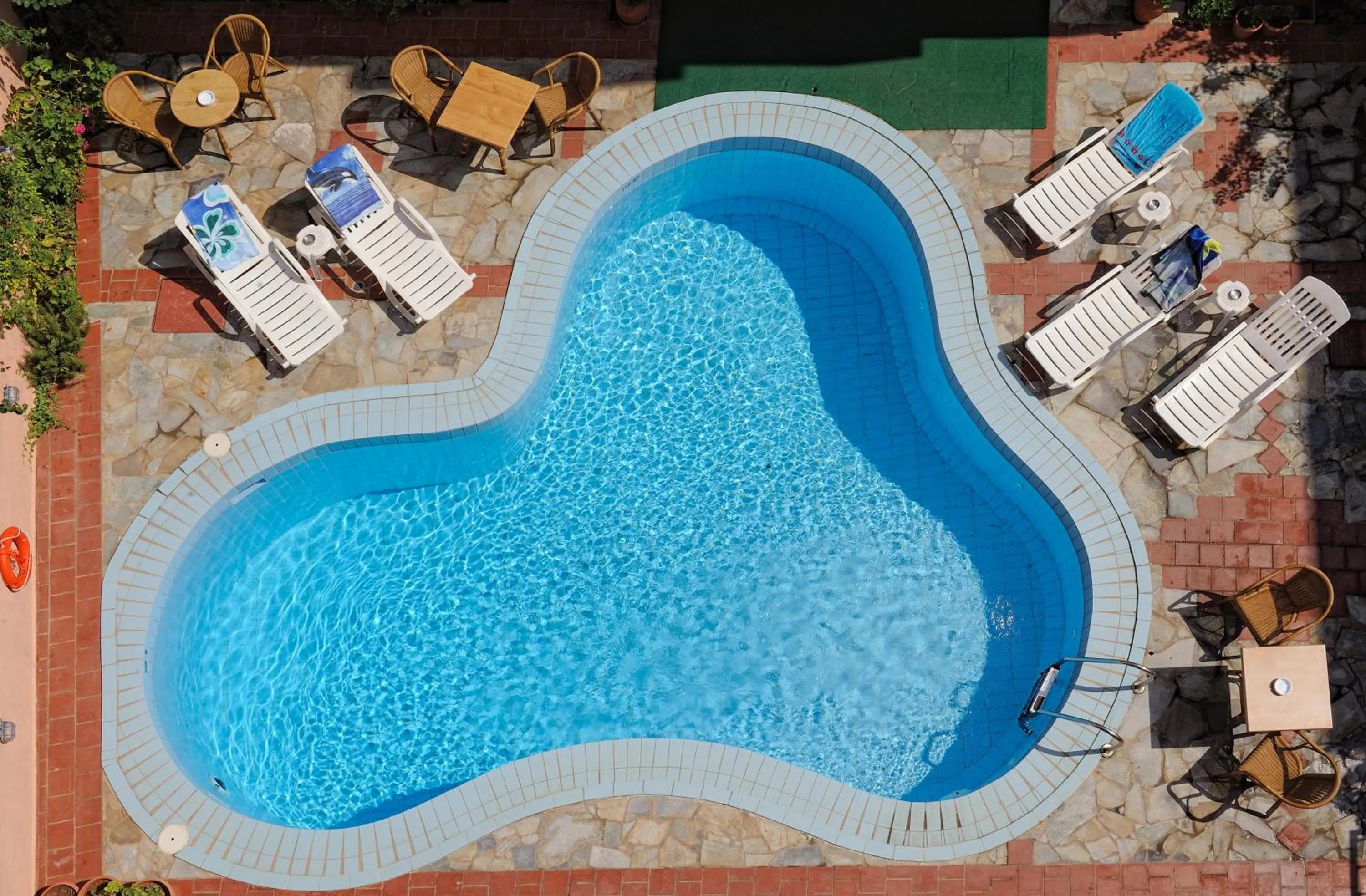 Swimming pool in Cleopatra Apartments