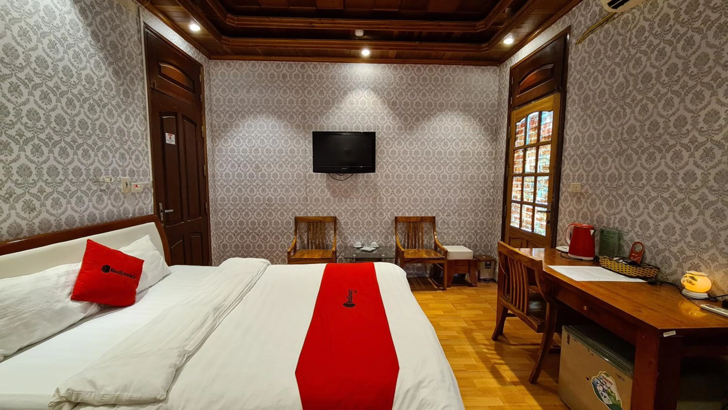 Green Hotel near Lotte Center