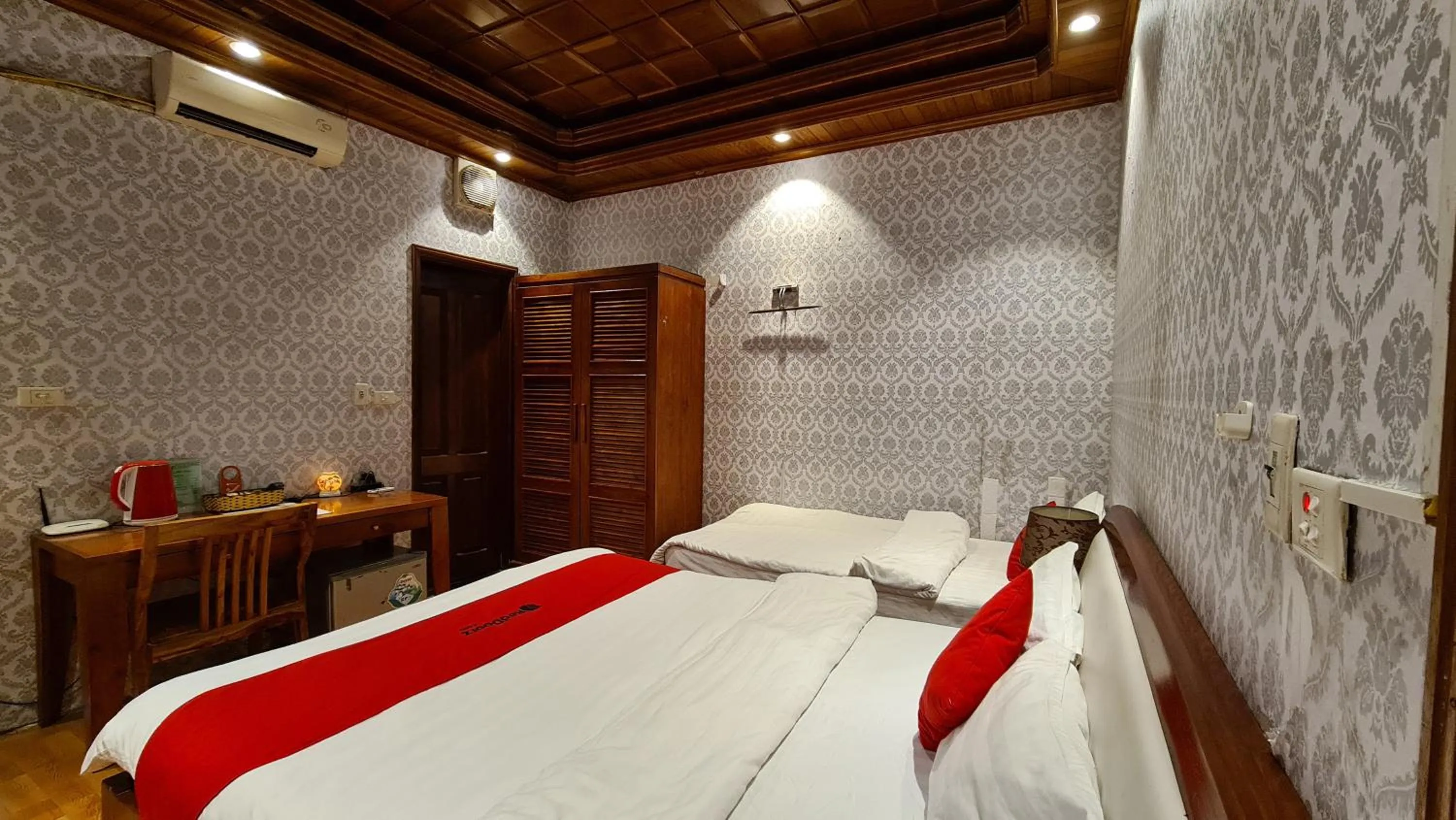 Green Hotel near Lotte Center