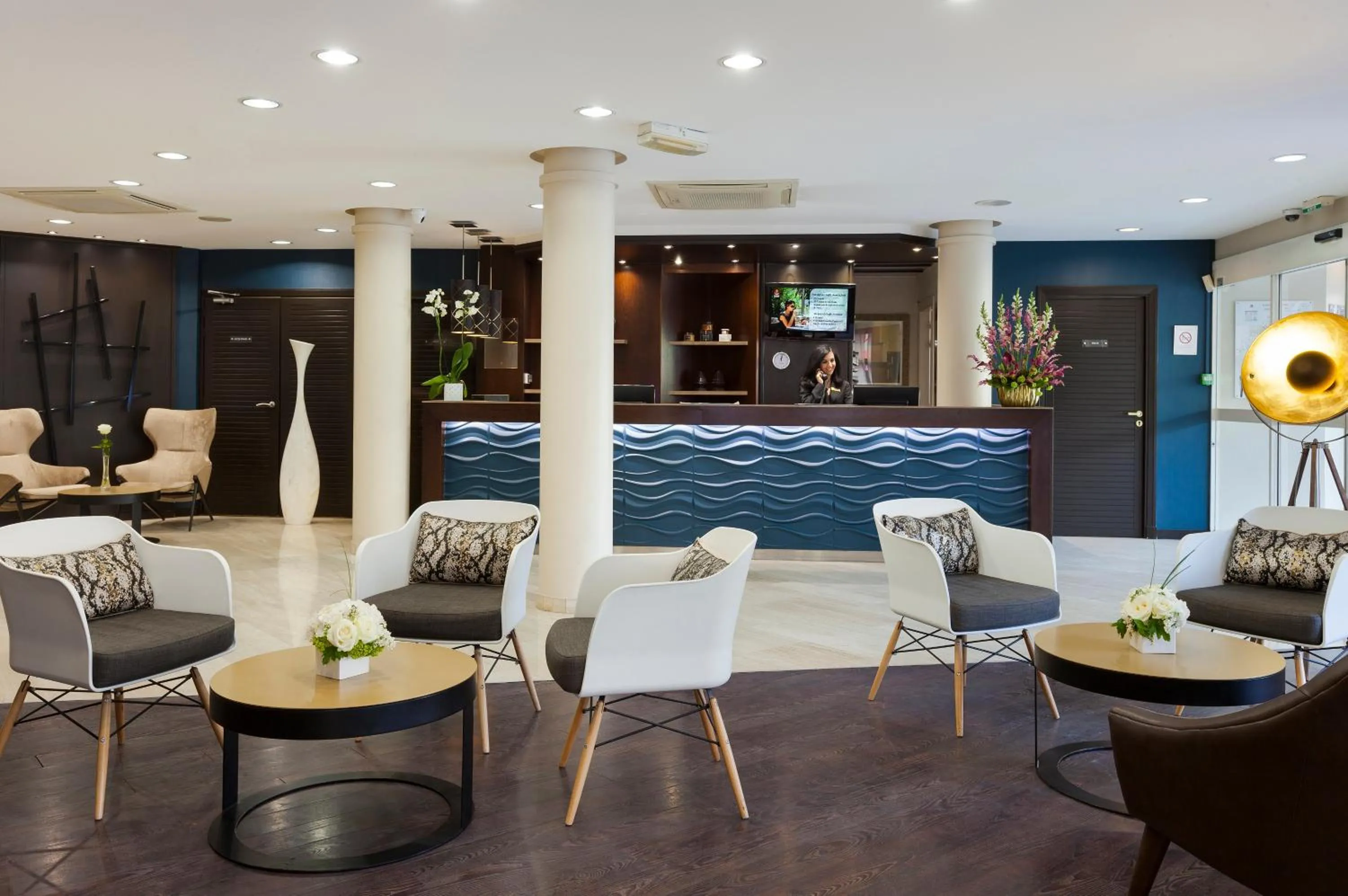 Lobby or reception in Nehô Suites Cannes Croisette