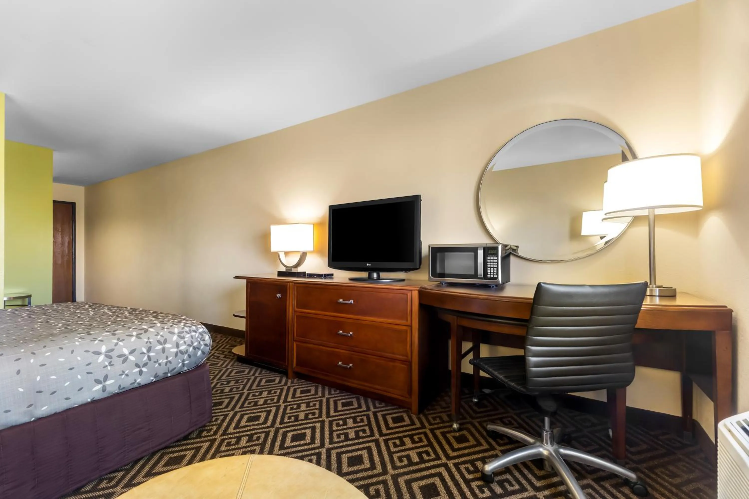 Bed in Travel Inn and Suites- Sikeston Miner I-55 exit-67