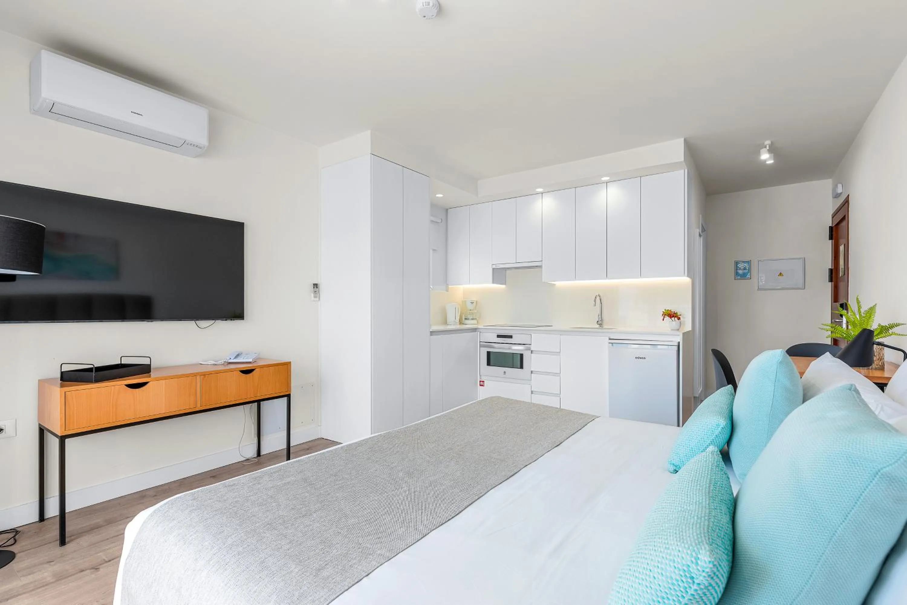 Photo of the whole room, Bed in Wyndham Residences Golf del Sur