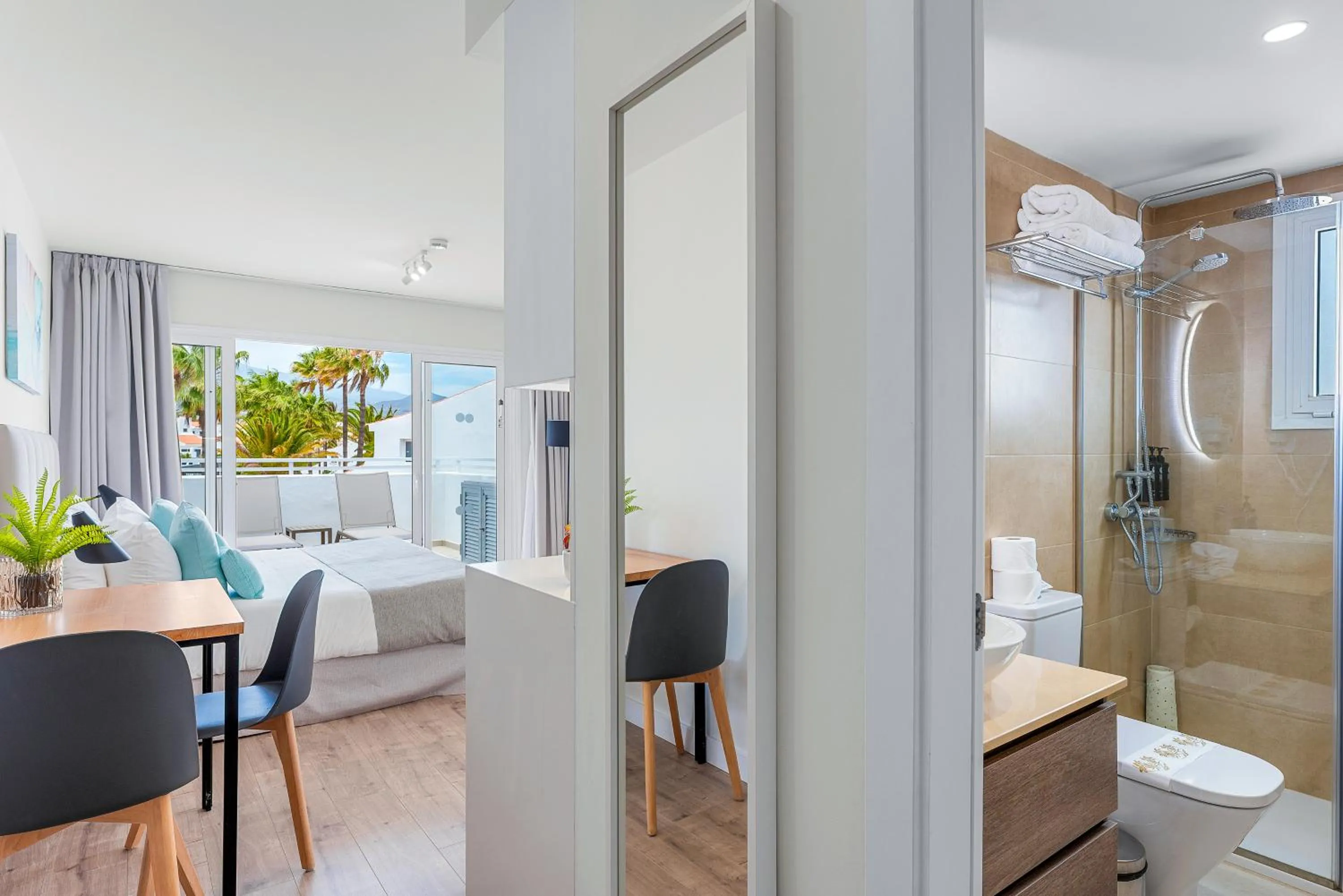 Photo of the whole room, Bed in Wyndham Residences Golf del Sur