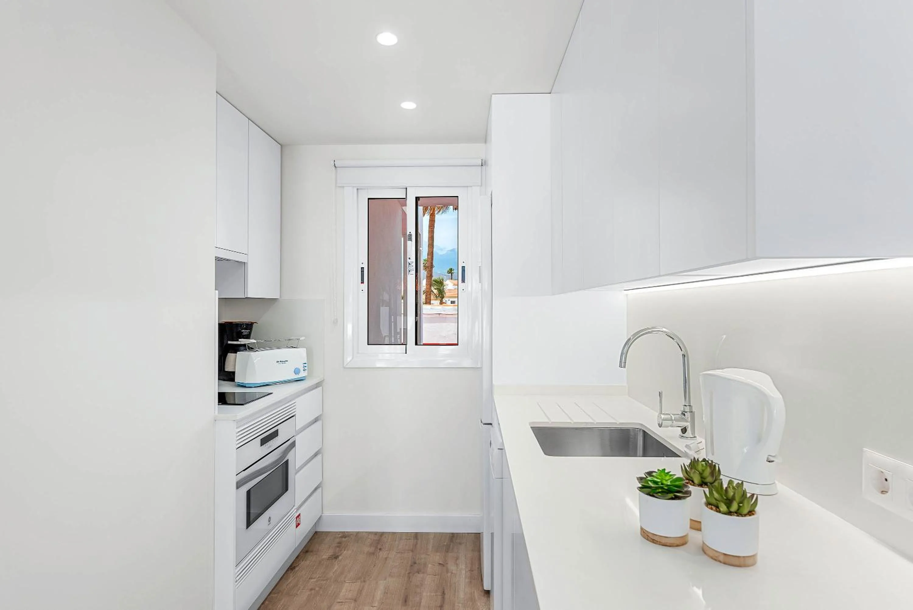 Kitchen or kitchenette in Wyndham Residences Golf del Sur