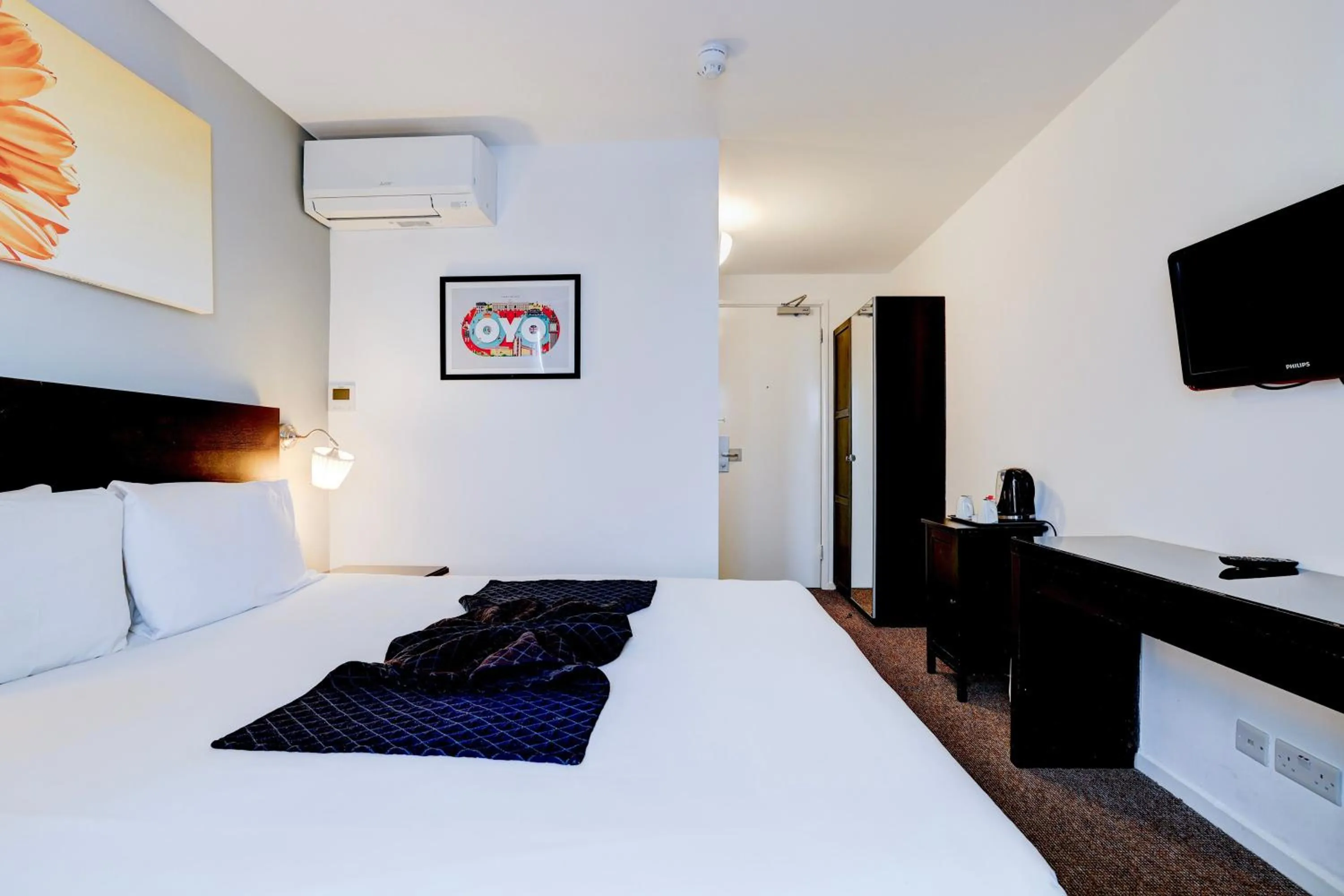 Bedroom, Bed in OYO The Chiltern Hotel