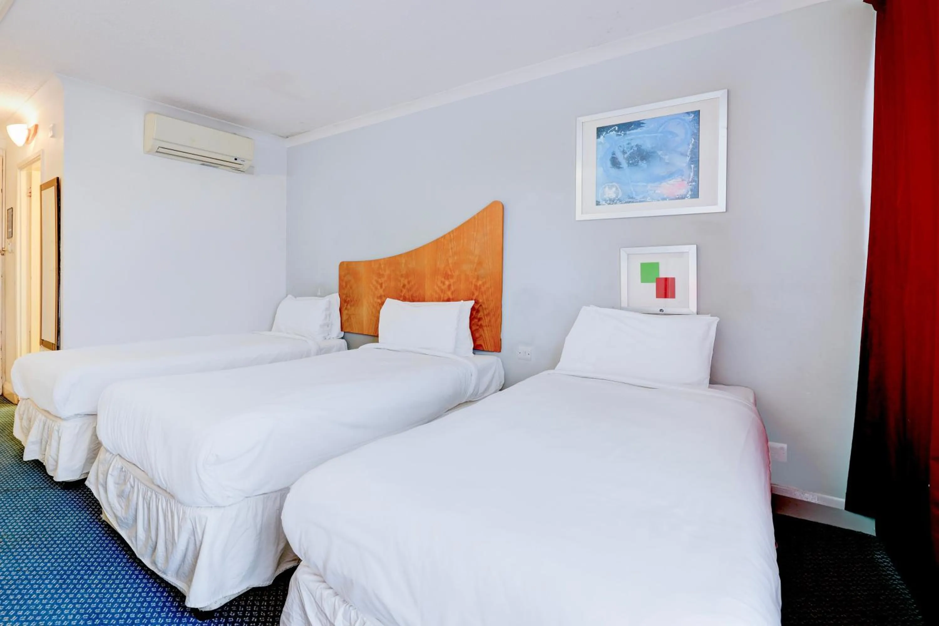 Bedroom, Bed in OYO The Chiltern Hotel