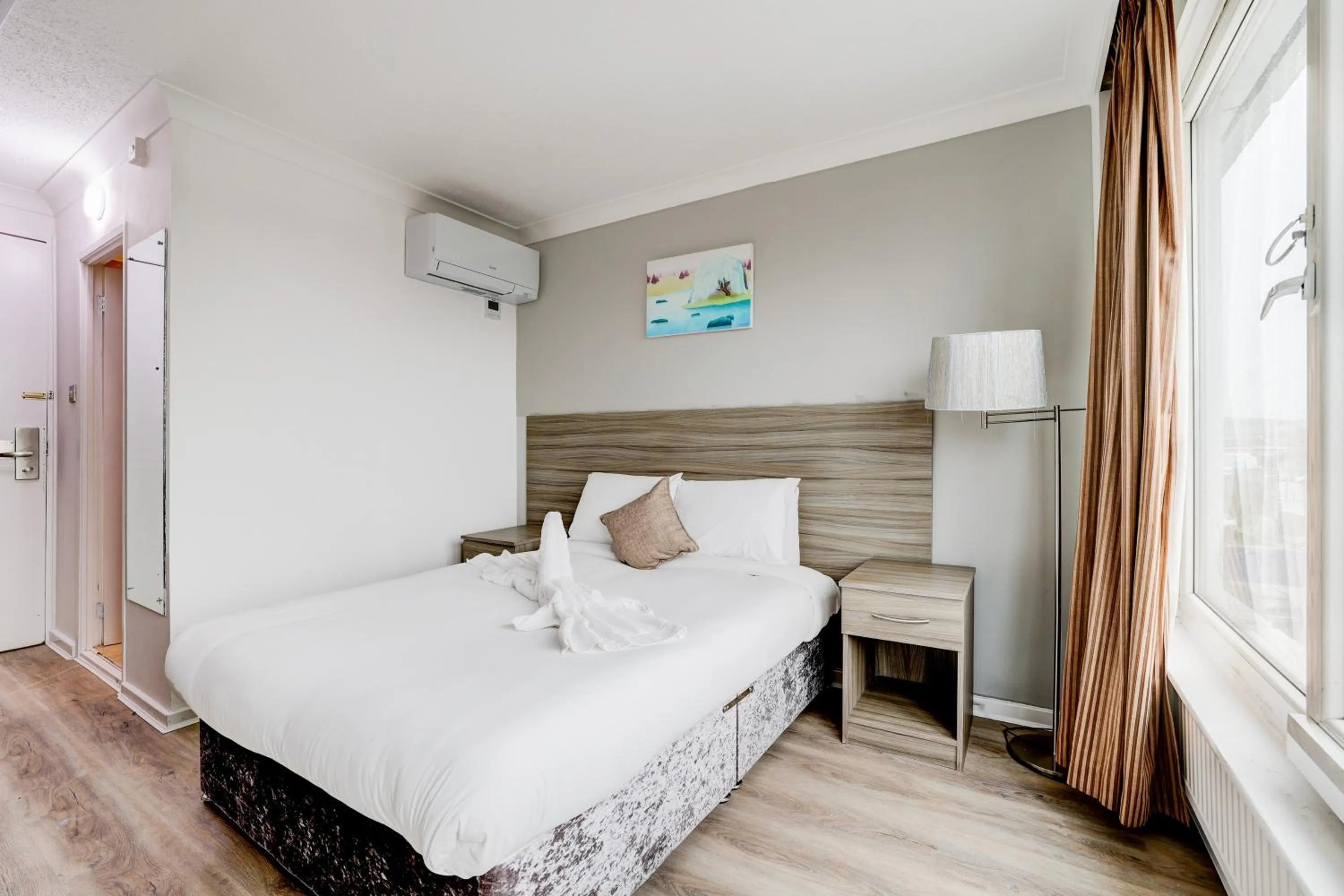 Bedroom, Bed in OYO The Chiltern Hotel