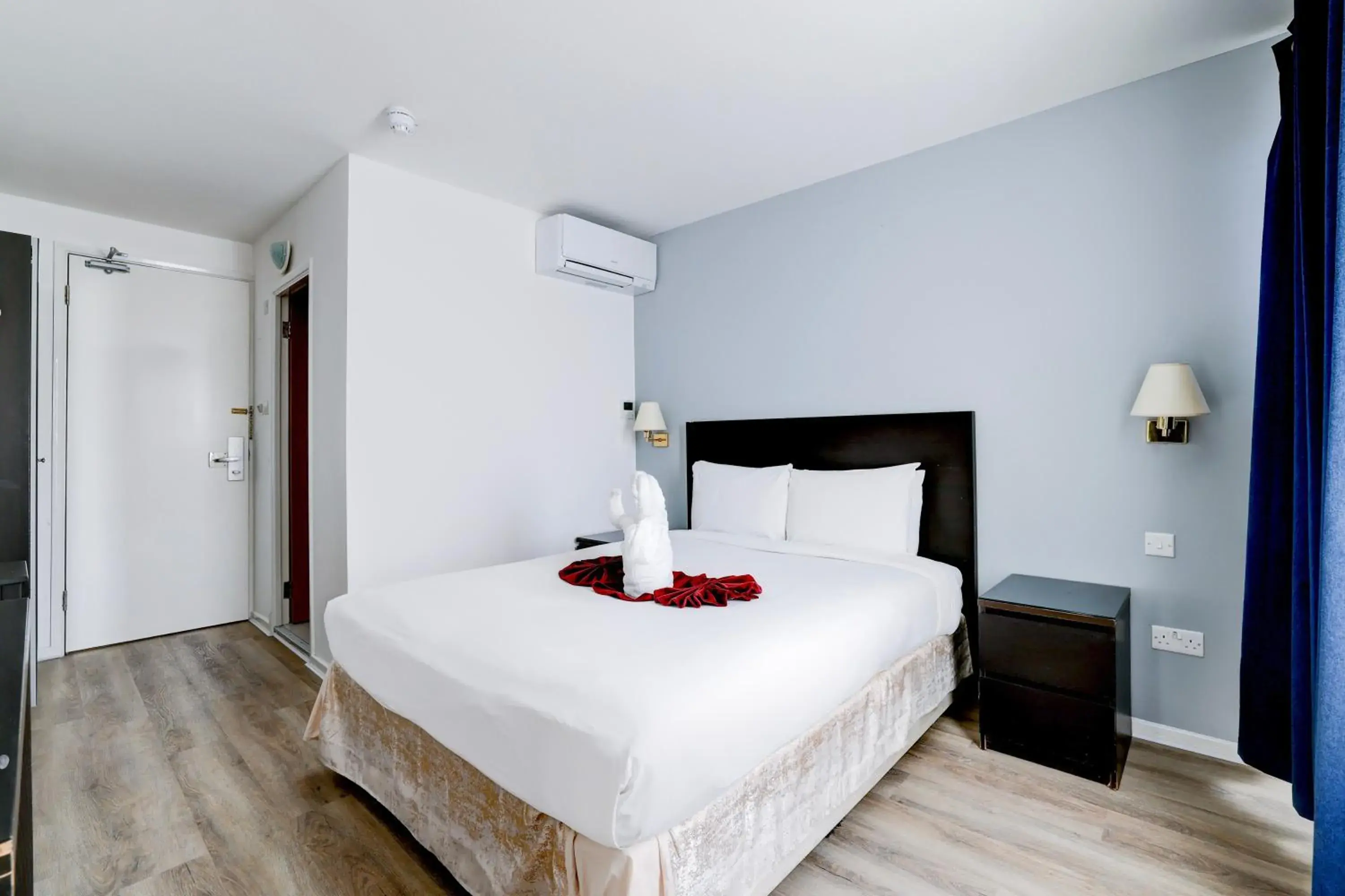 Standard Double Room in OYO The Chiltern Hotel Standard Double Room in OYO The Chiltern Hotel