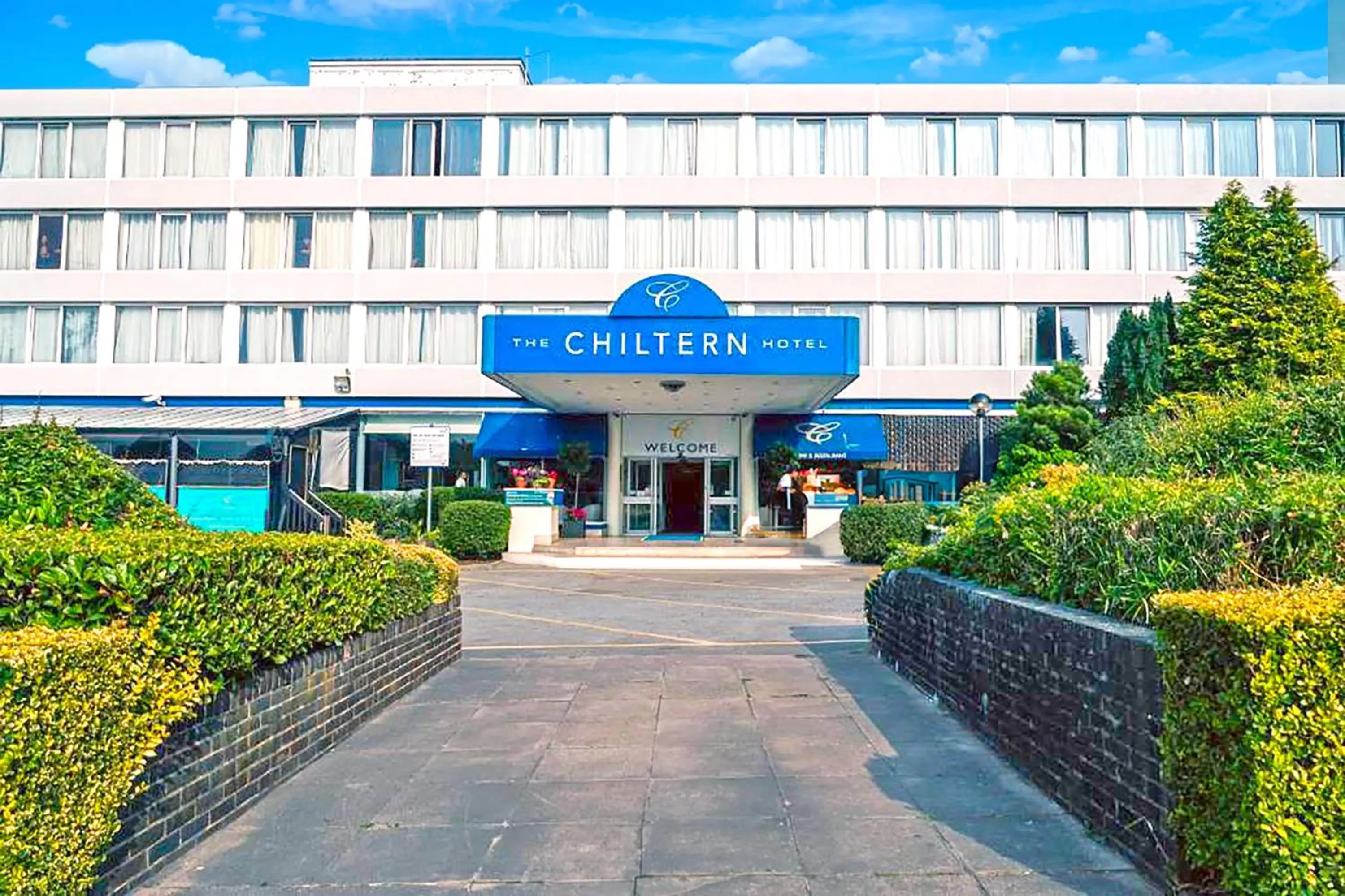 Facade/entrance in OYO The Chiltern Hotel