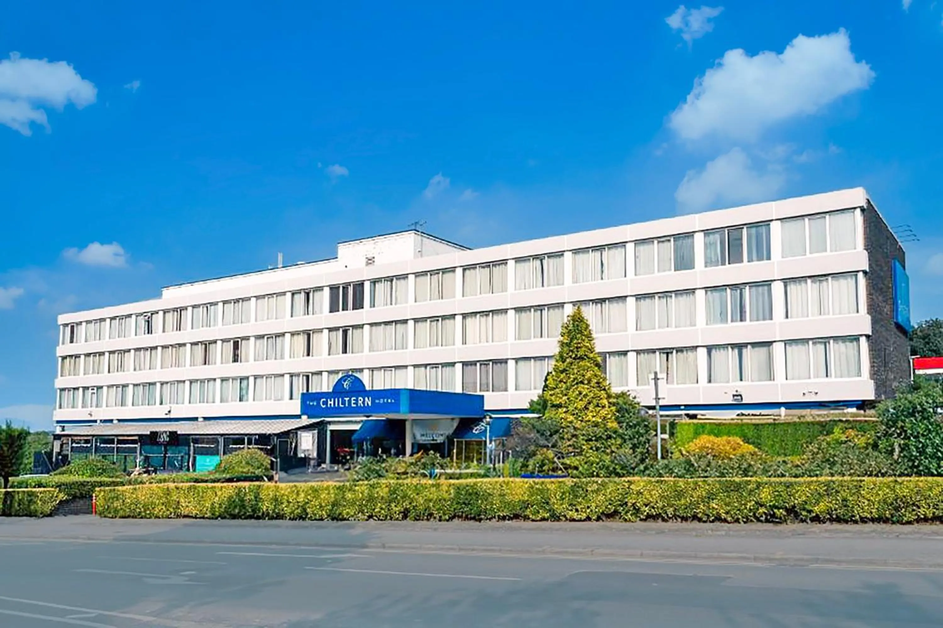 Facade/entrance in OYO The Chiltern Hotel