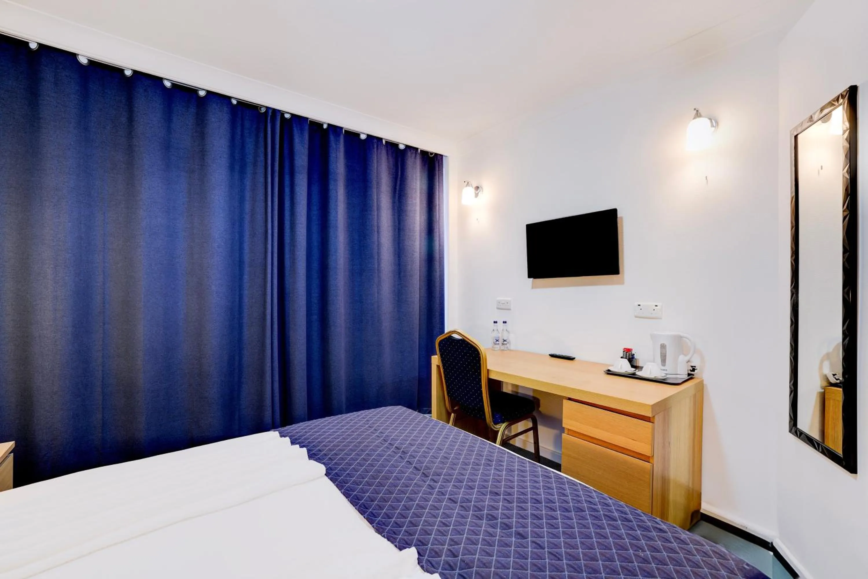 Bedroom, Bed in OYO The Chiltern Hotel