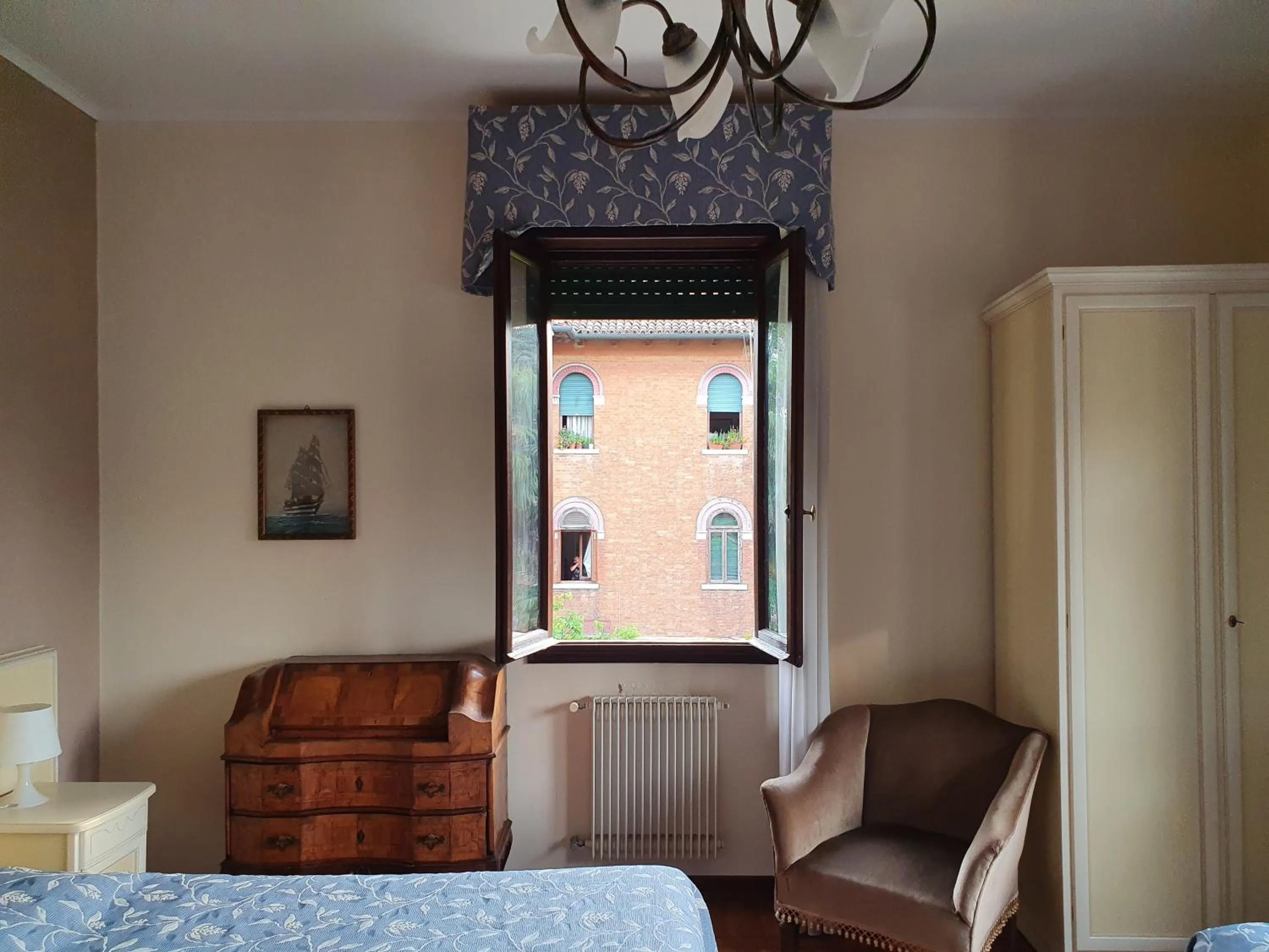 Photo of the whole room in Villa Berghinz