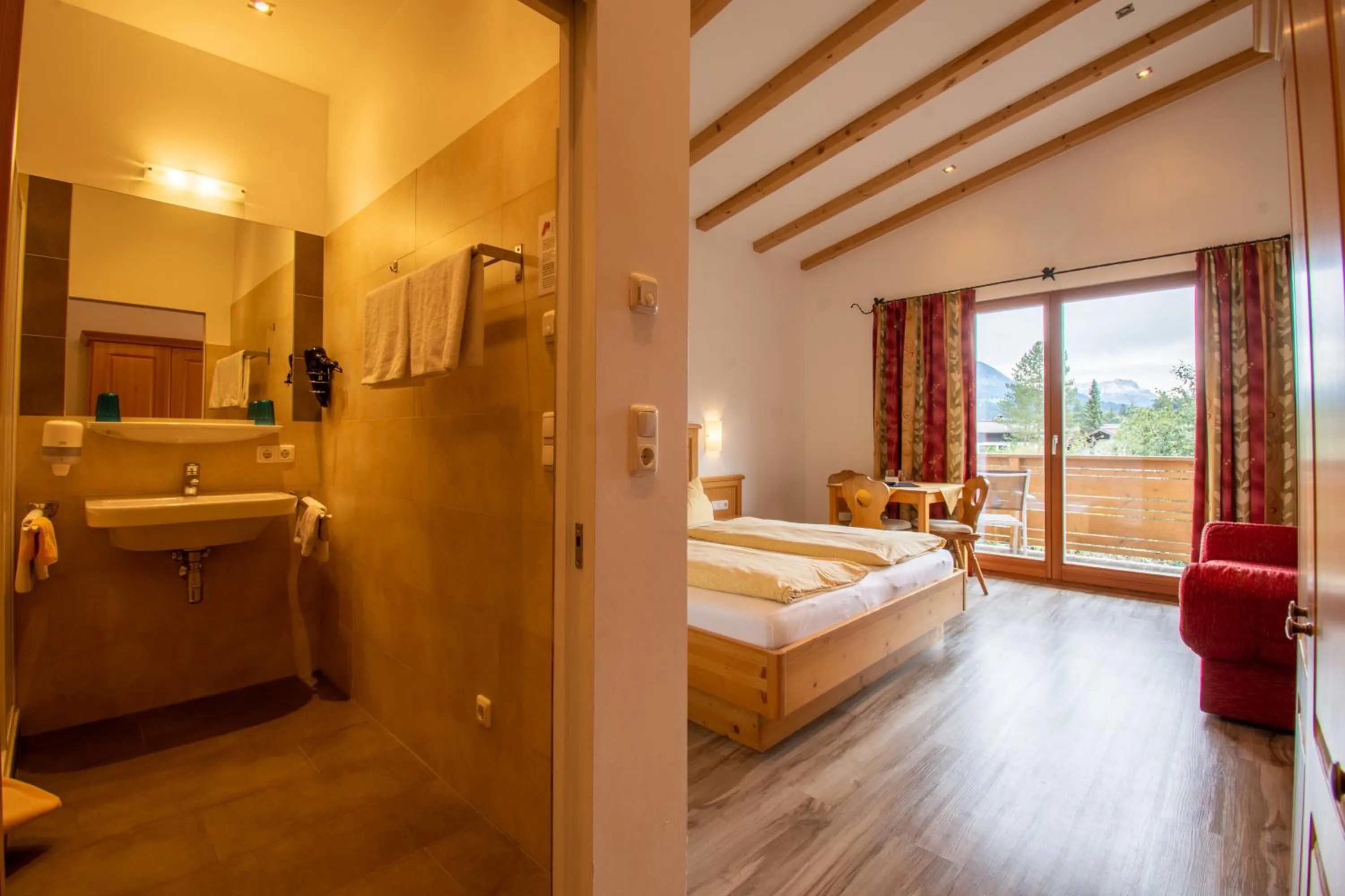 Photo of the whole room, Bed in Pension Noella