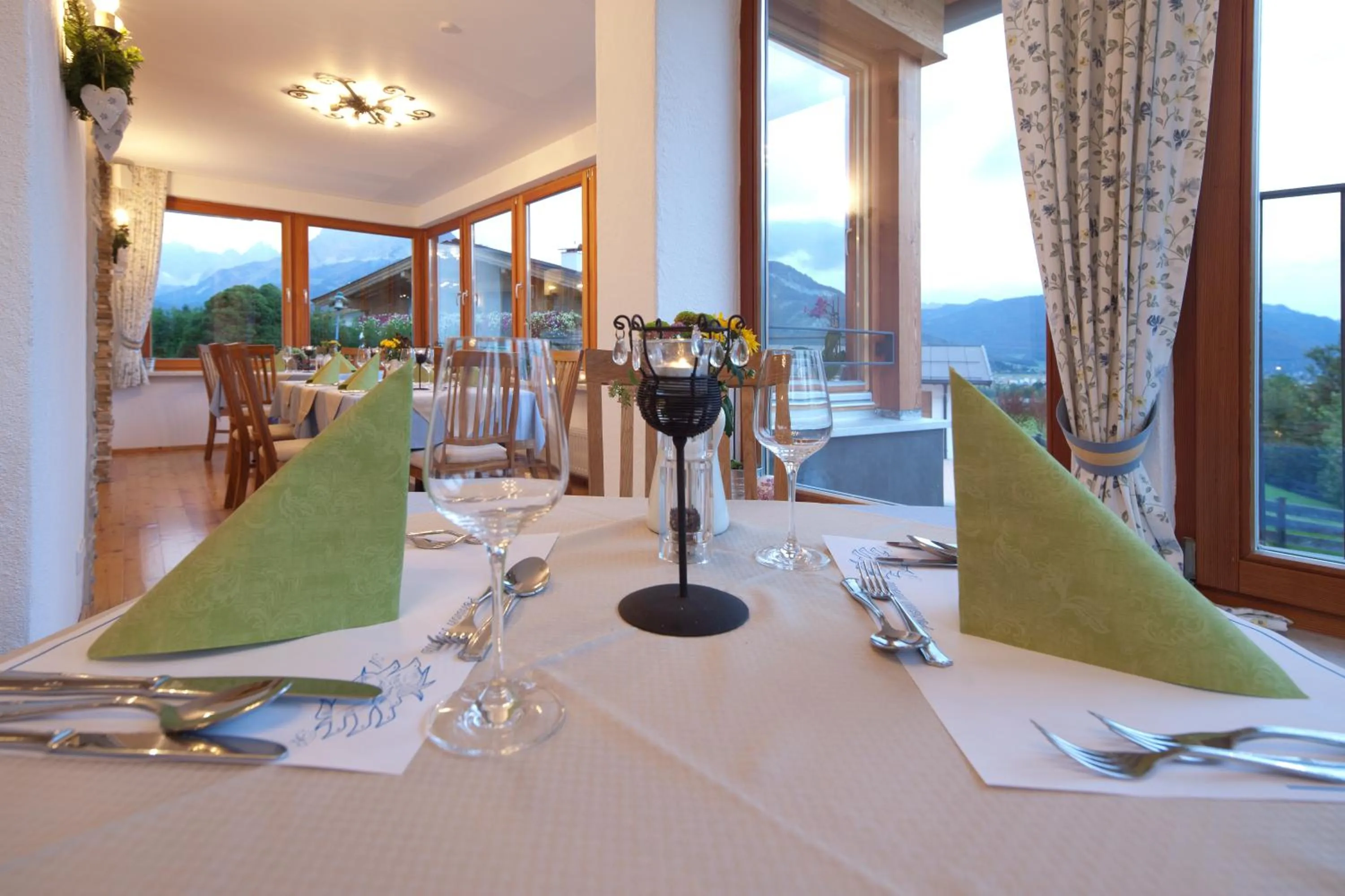 Restaurant/places to eat in Pension Noella