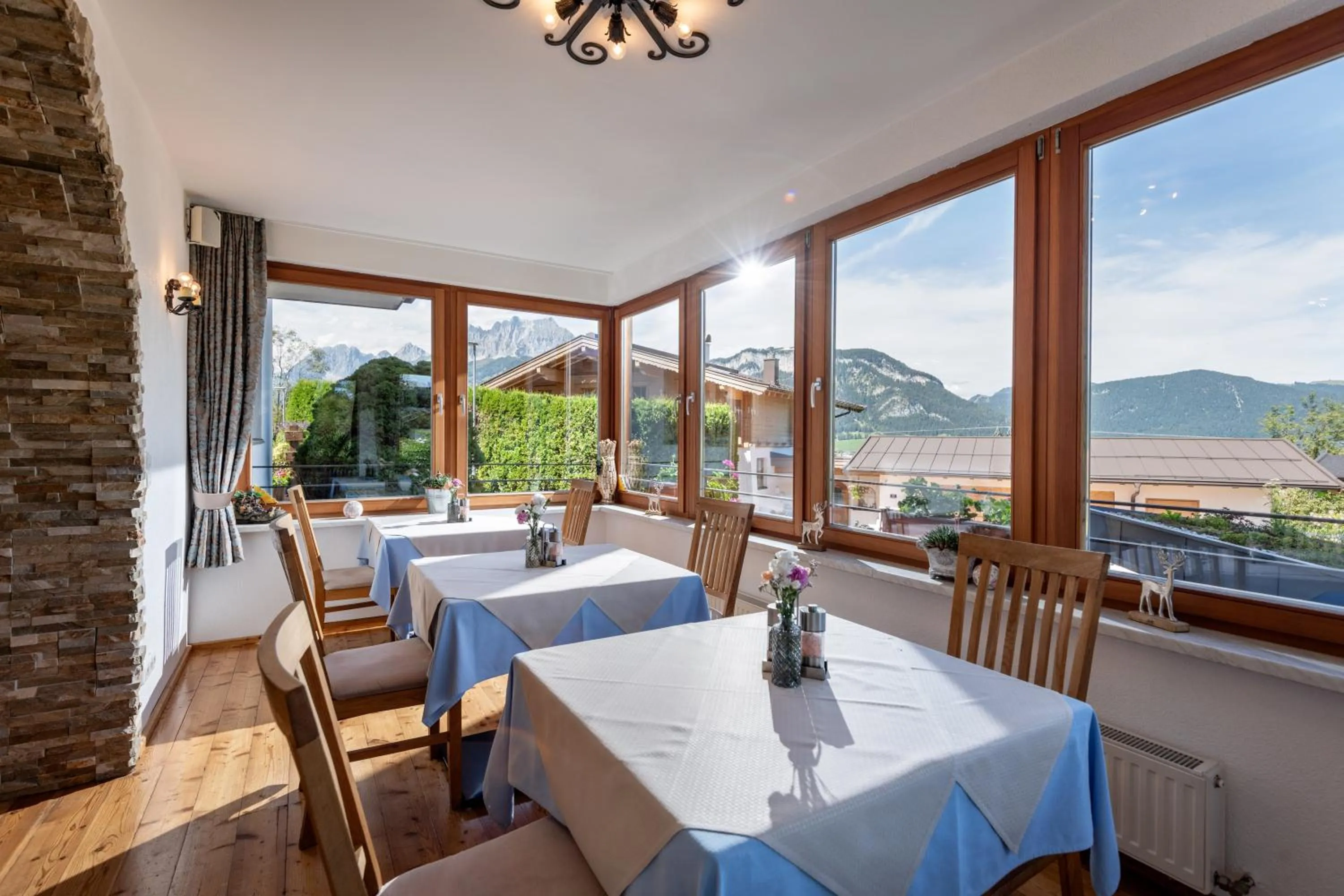 Restaurant/places to eat in Pension Noella