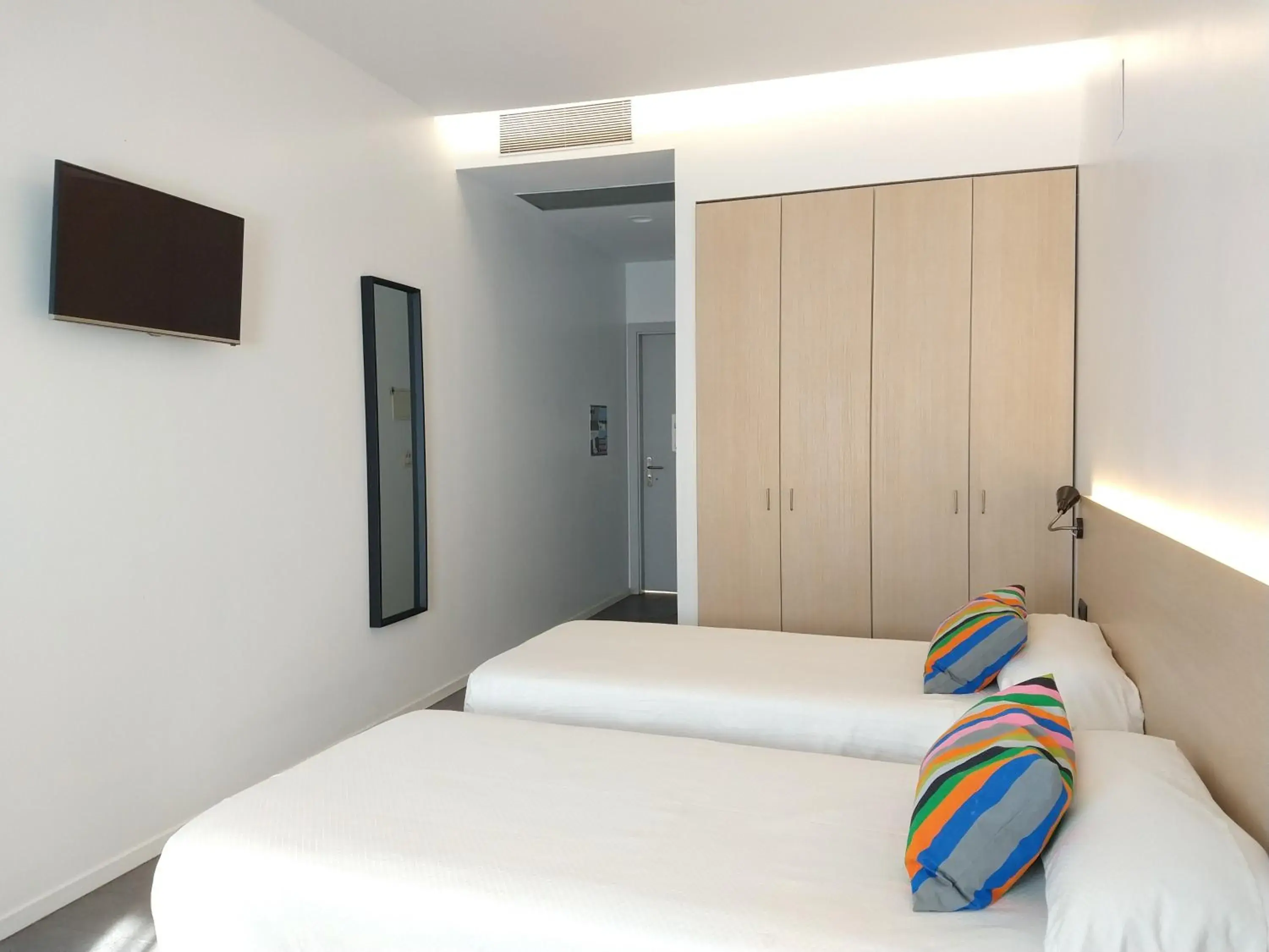 Superior Single Room in Centre Esplai Albergue Superior Single Room in Centre Esplai Albergue