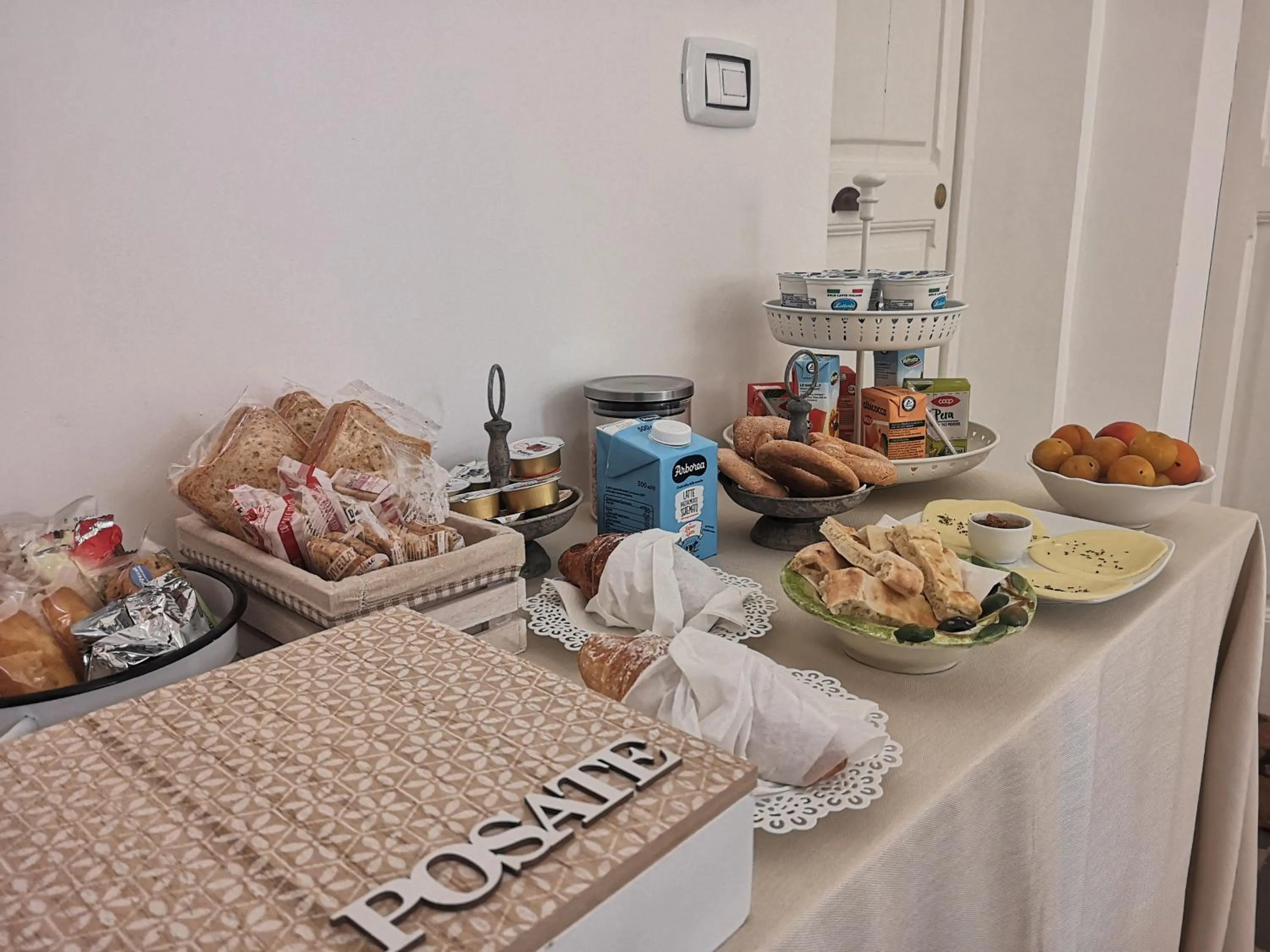 Food and drinks in Eccelsoleccese Boutique B&B - steps from the Historic Center