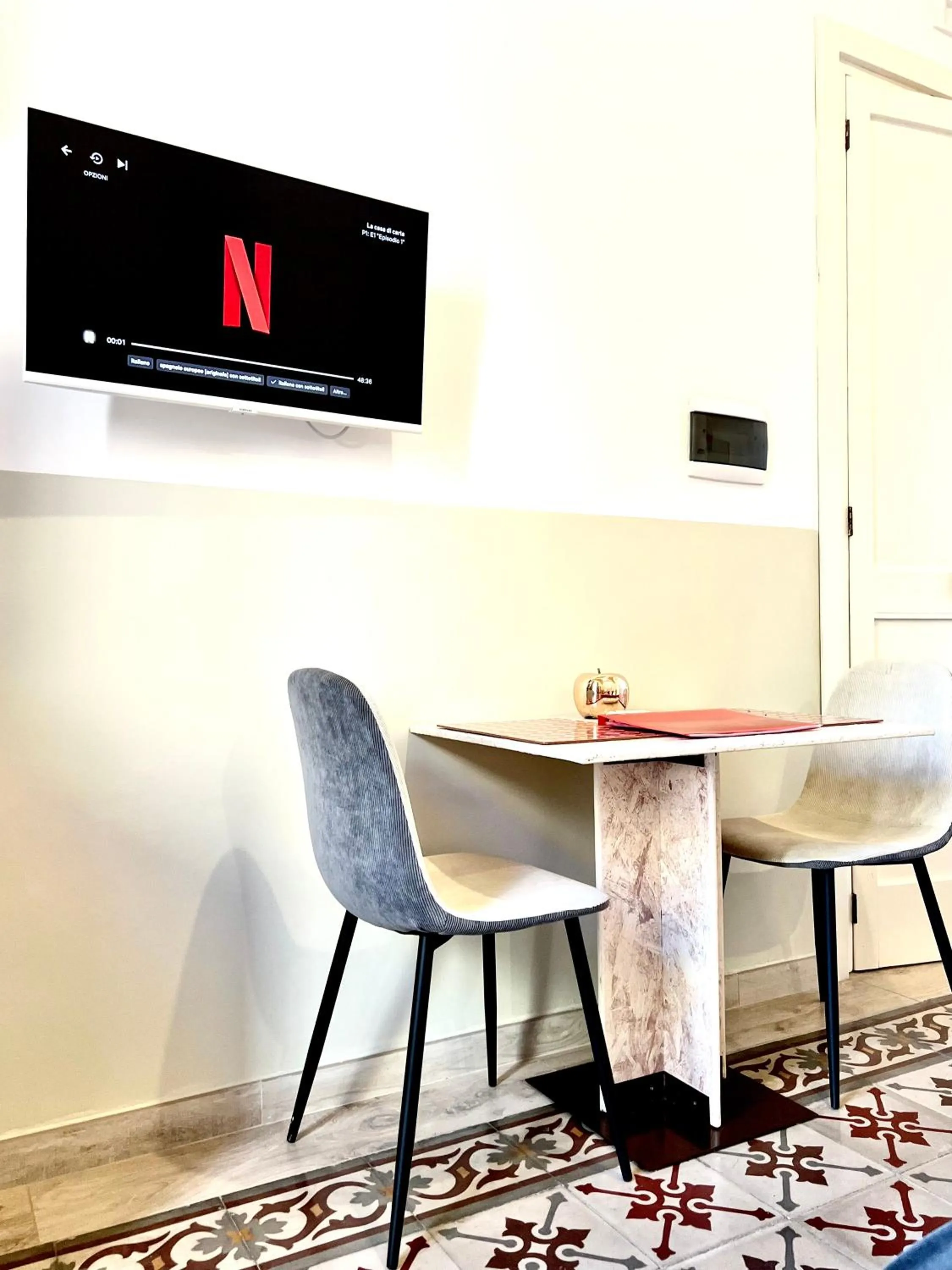 TV and multimedia in Eccelsoleccese Boutique B&B - steps from the Historic Center