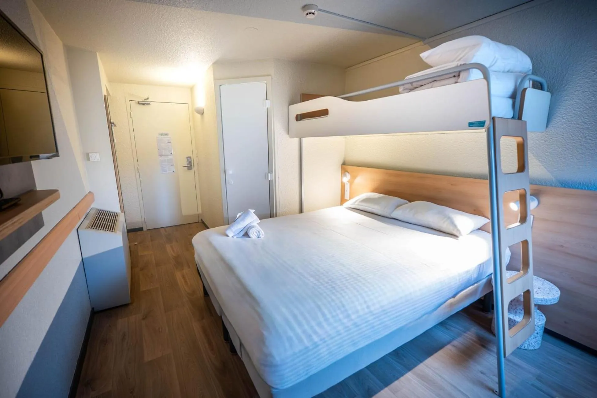 Bedroom, Bed in ibis budget Metz Sud