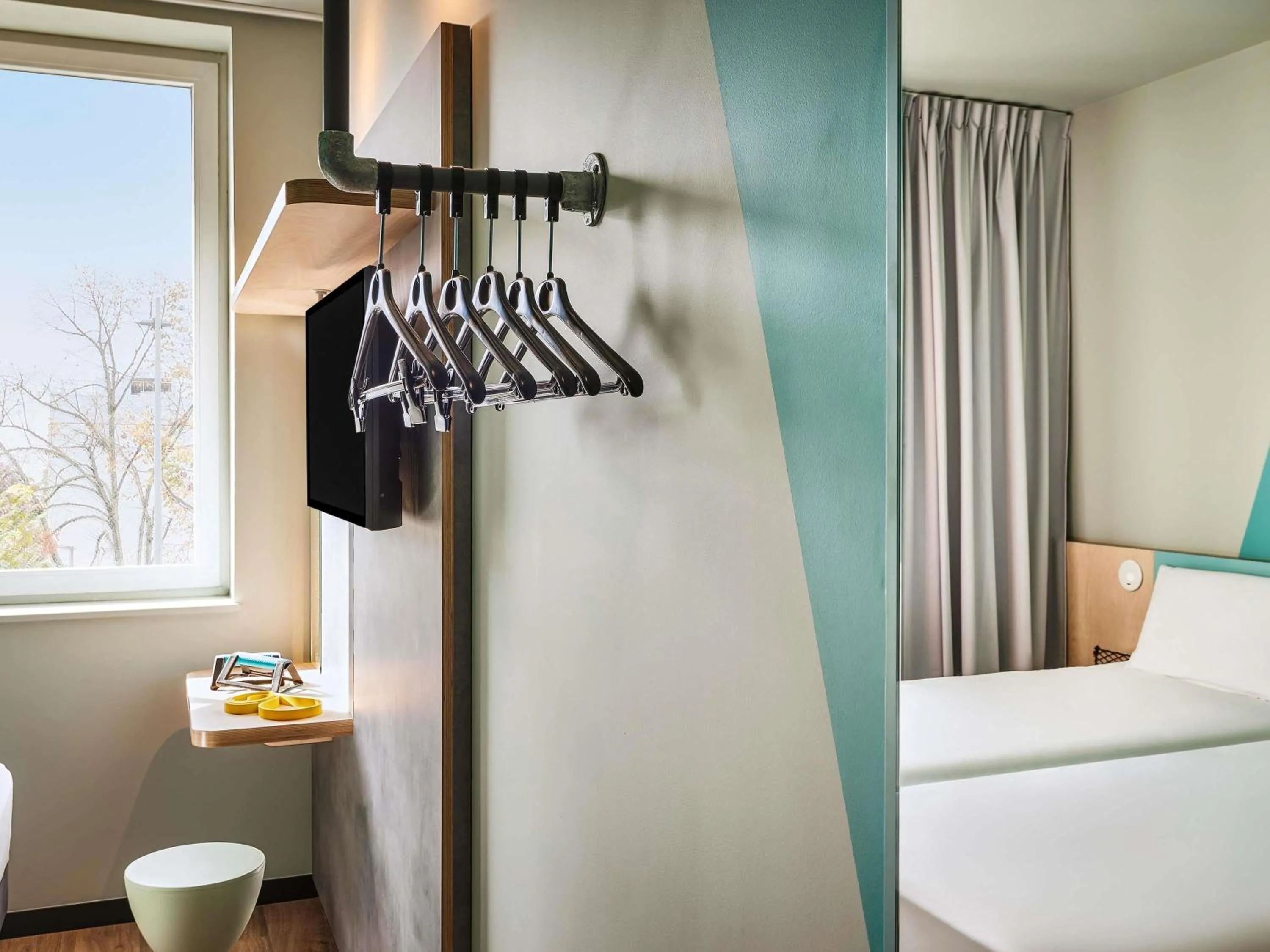 Bedroom, Bed in ibis budget Metz Sud