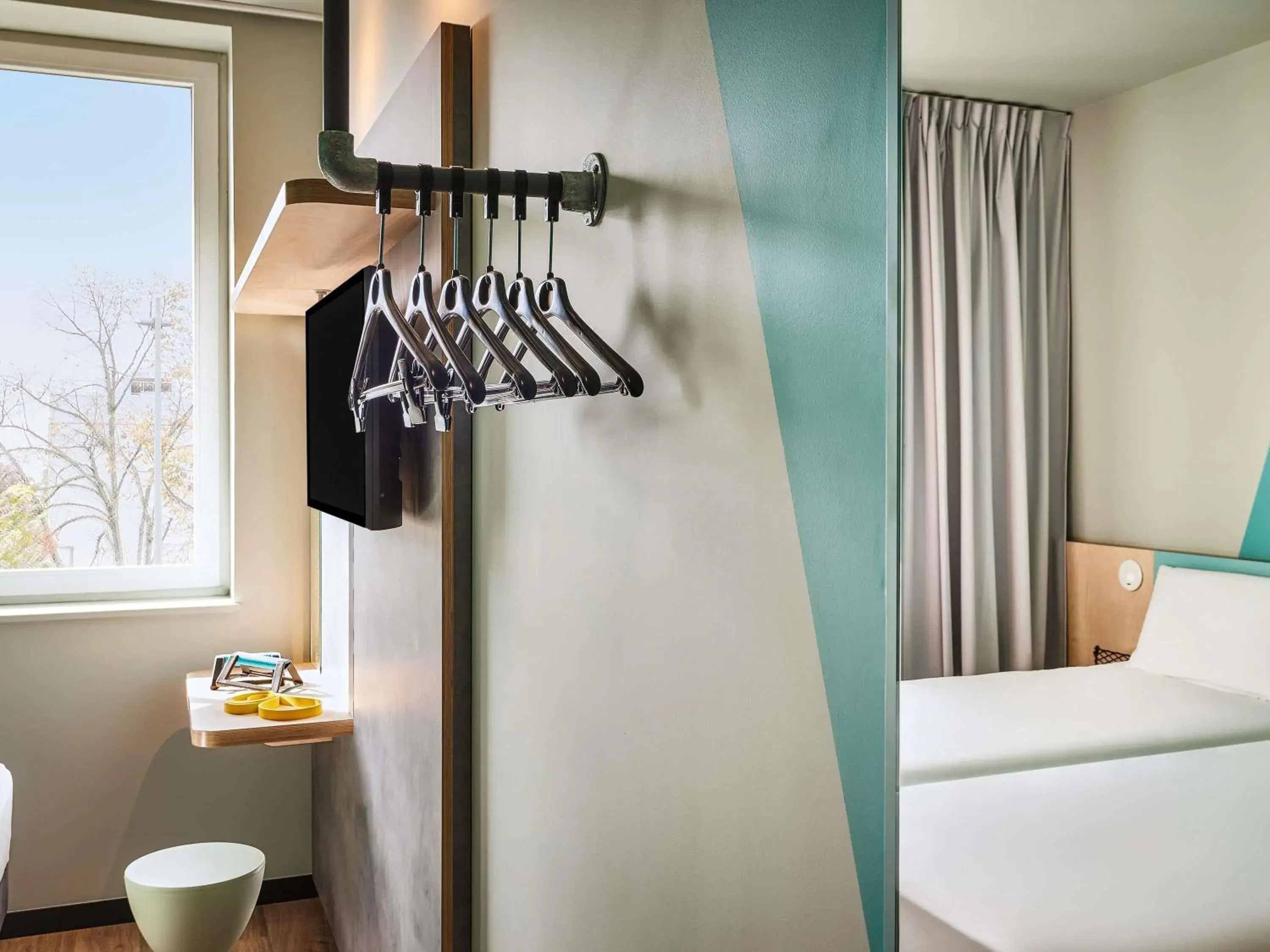 Triple Room with One Double Bed and One Bunk Bed in ibis budget Metz Sud Triple Room with One Double Bed and One Bunk Bed in ibis budget Metz Sud