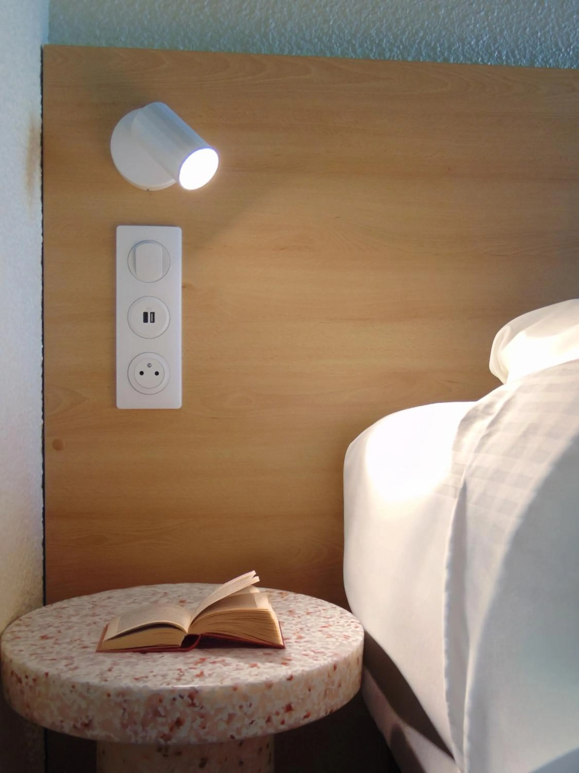 Bedroom, Bed in ibis budget Metz Sud