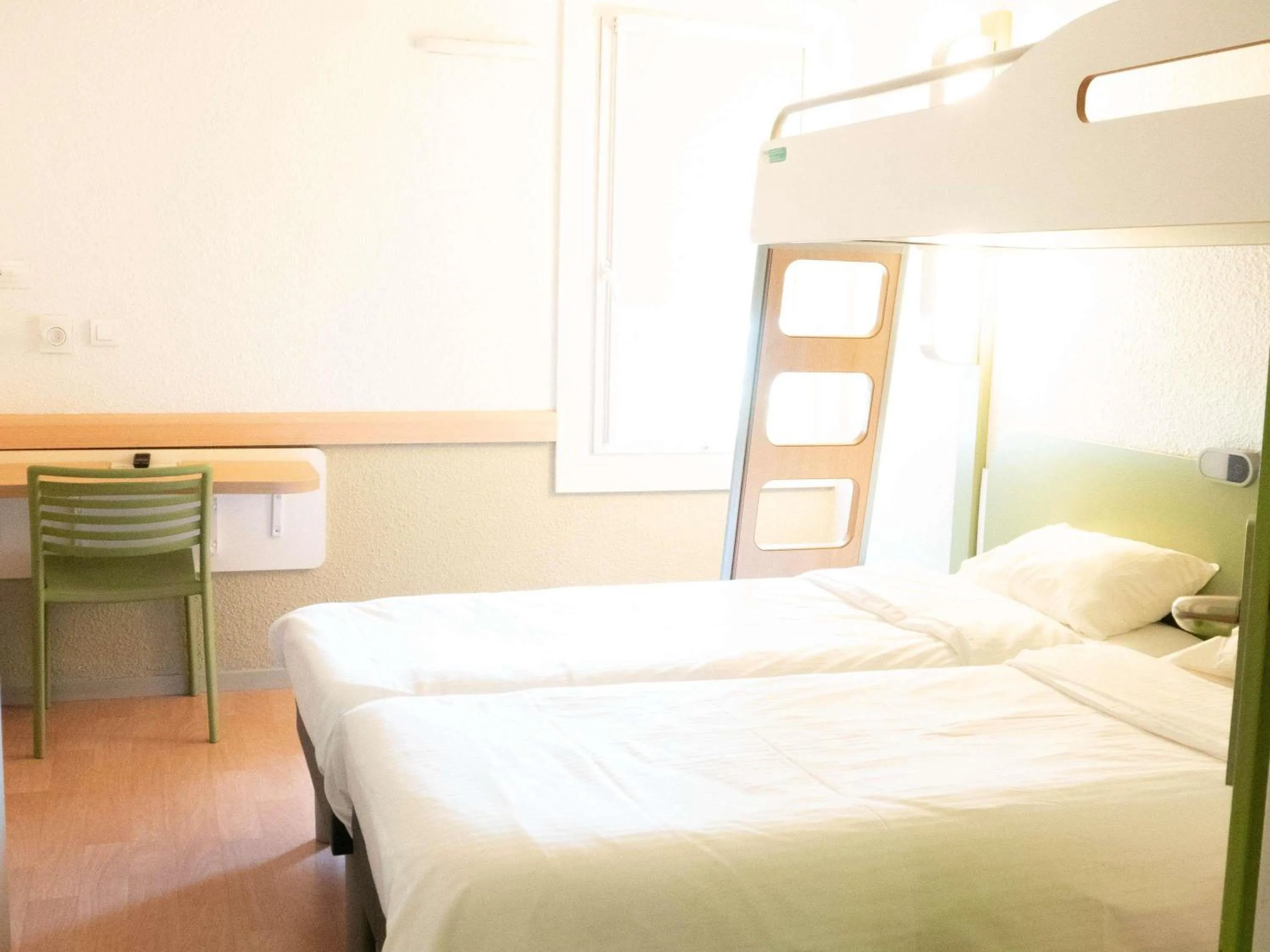 Bedroom, Bed in ibis budget Metz Sud
