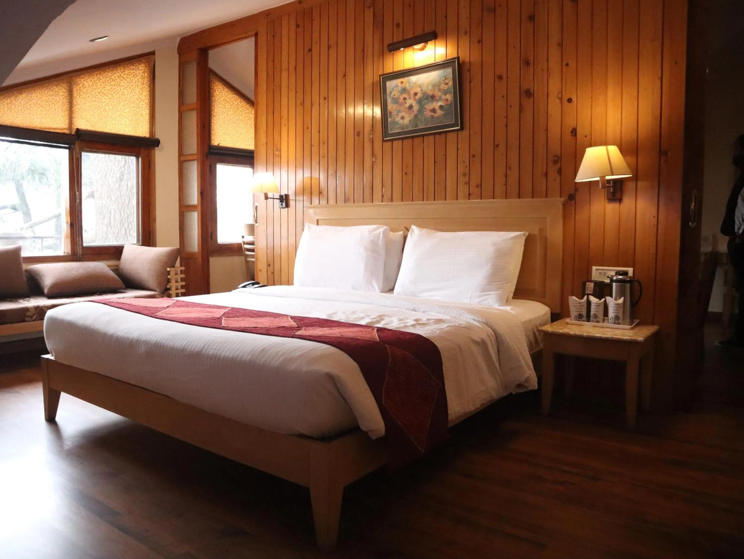 Bedroom, Bed in Hotel Willow Banks Shimla
