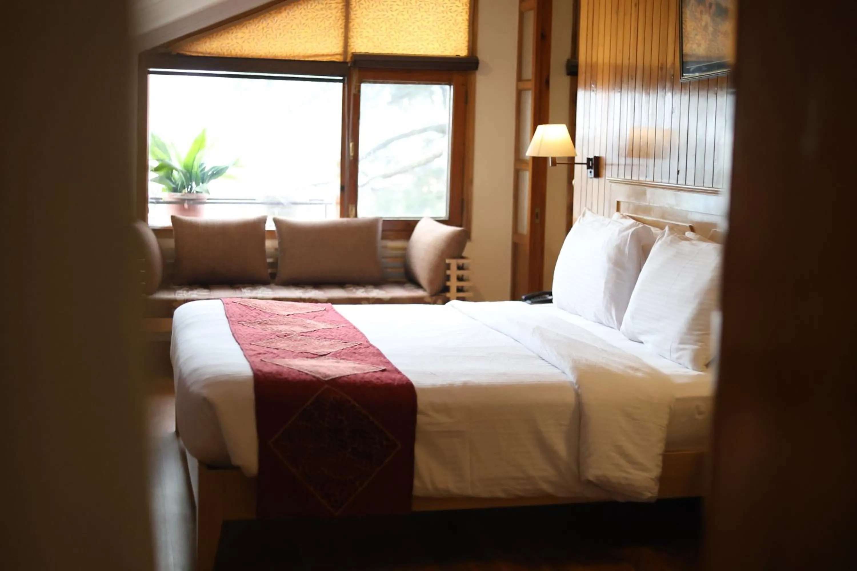 Bedroom, Bed in Hotel Willow Banks Shimla