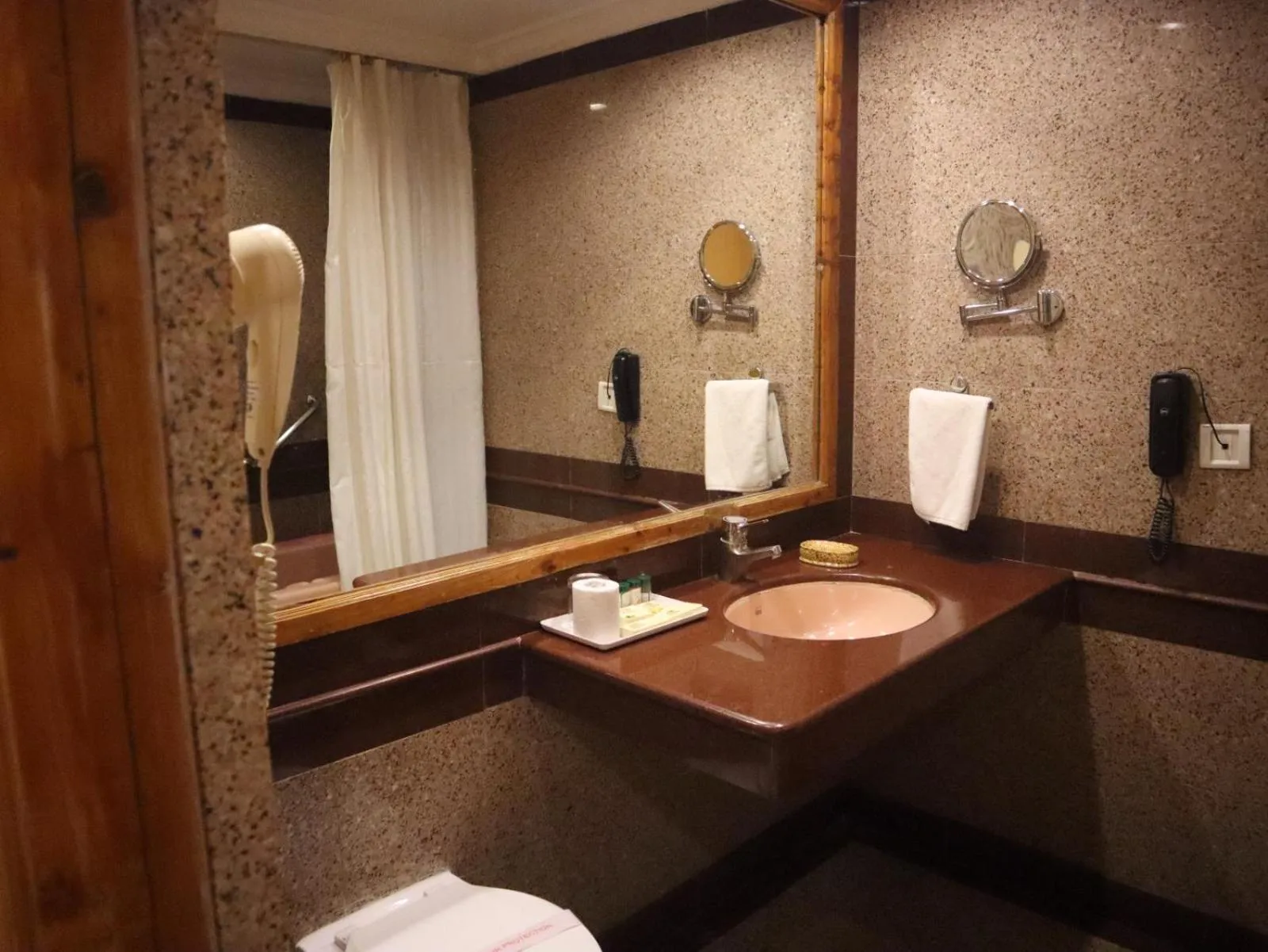 Bathroom in Hotel Willow Banks Shimla