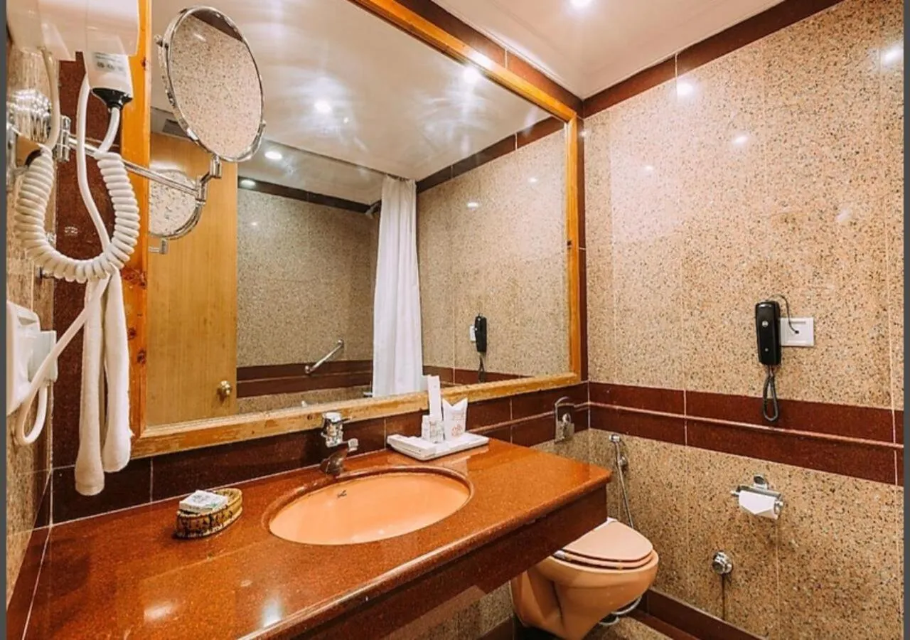 Bathroom in Hotel Willow Banks Shimla