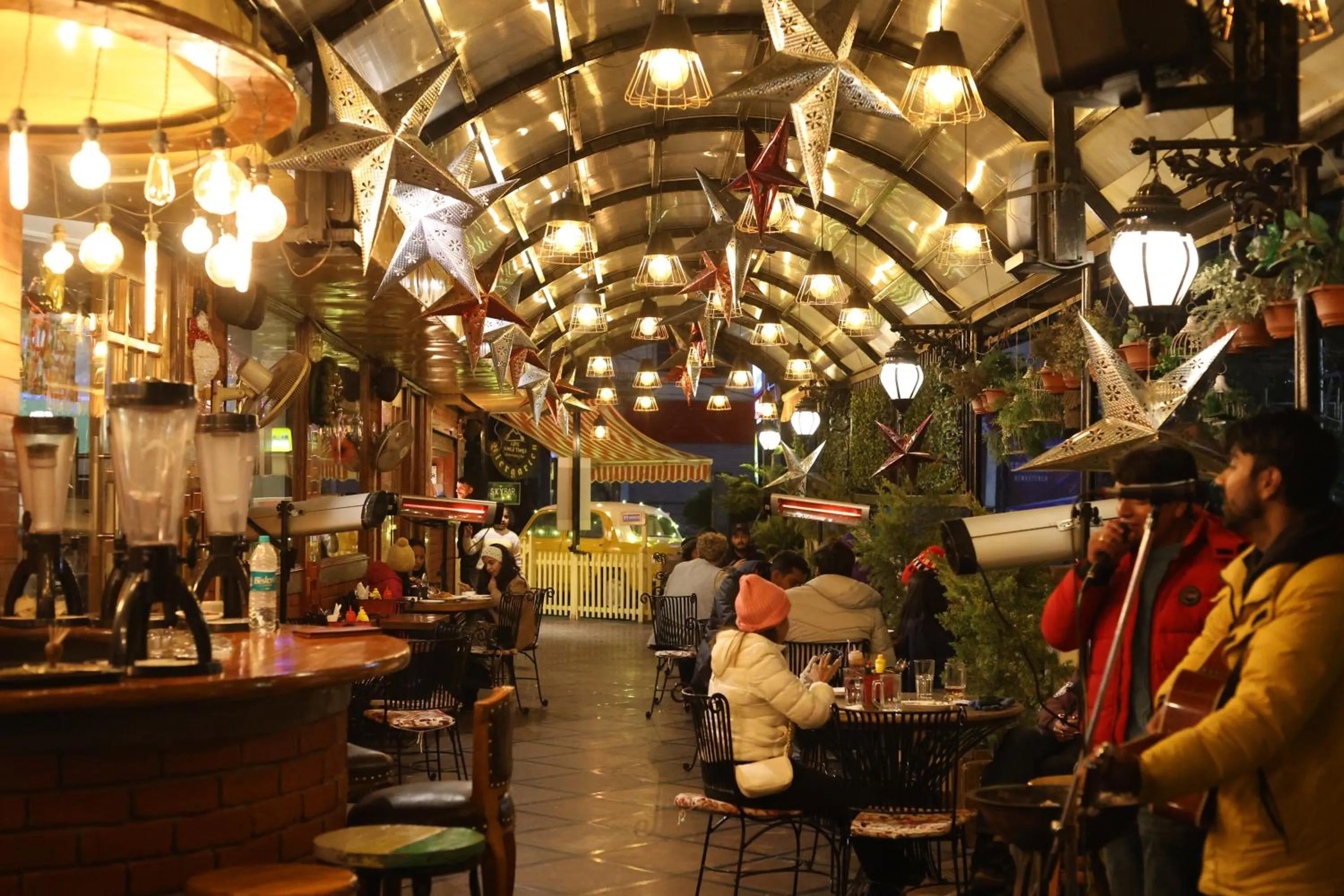 Restaurant/places to eat in Hotel Willow Banks Shimla