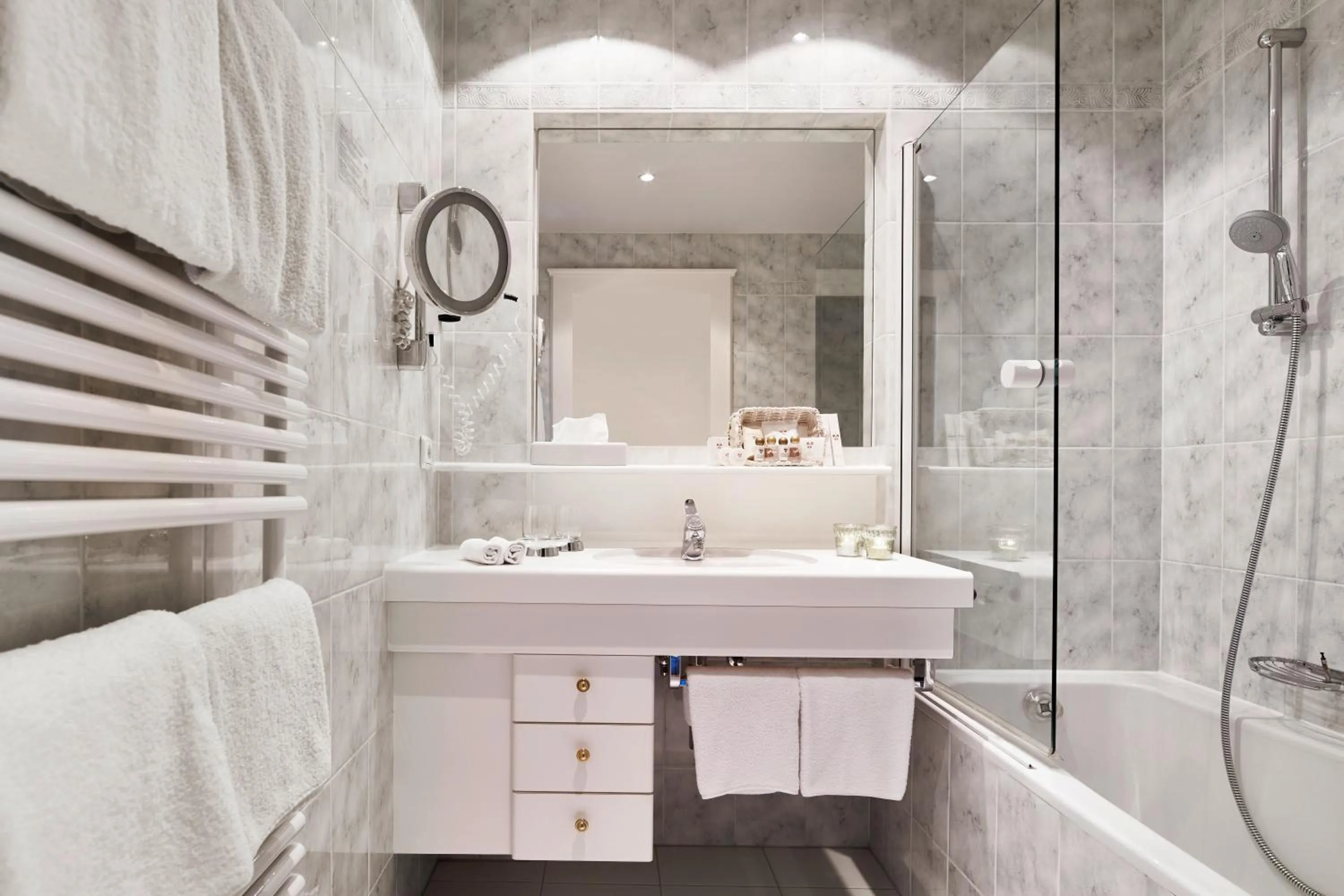 Bathroom in Hotel Hirlanda