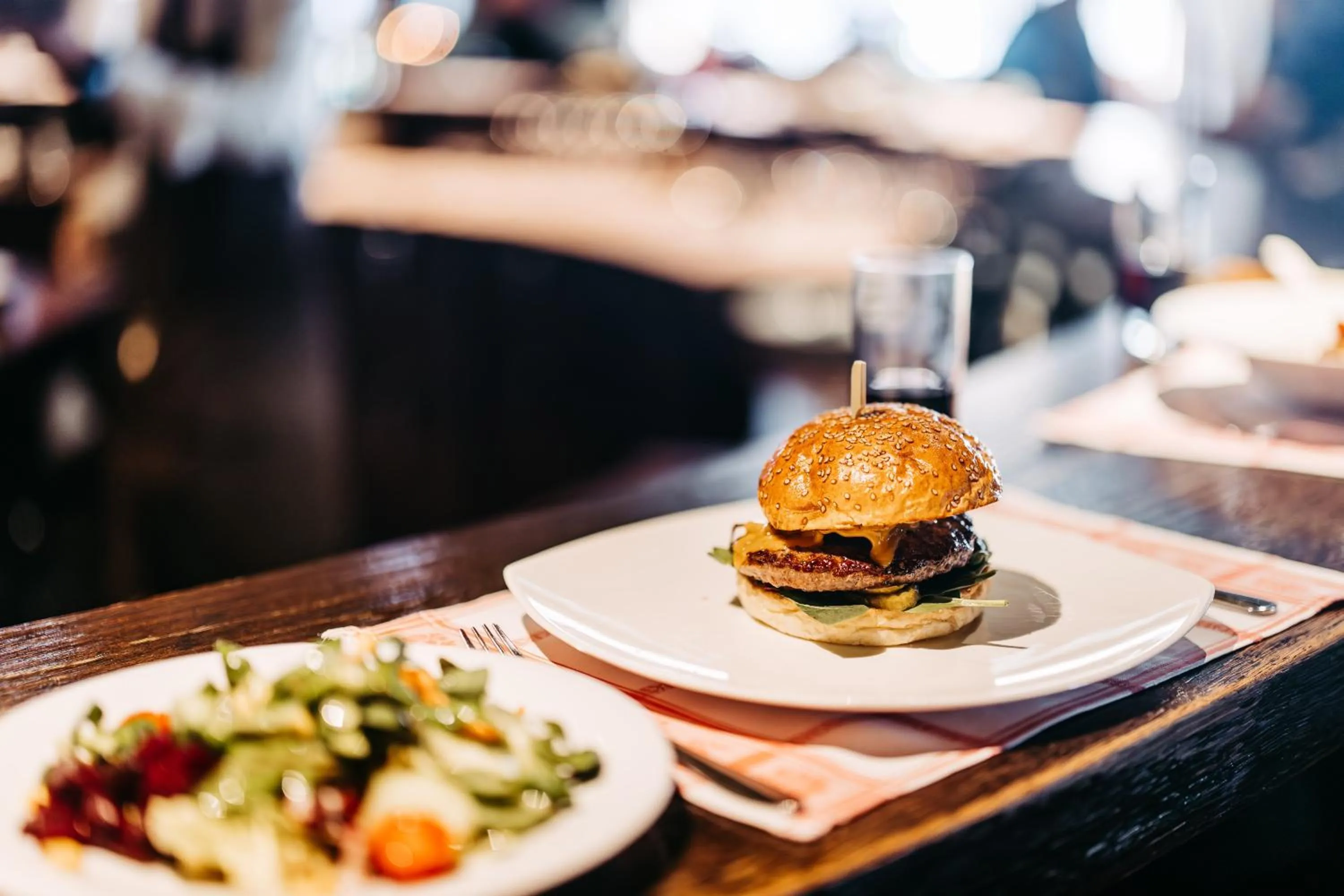 Restaurant/places to eat in Hotel Hirlanda