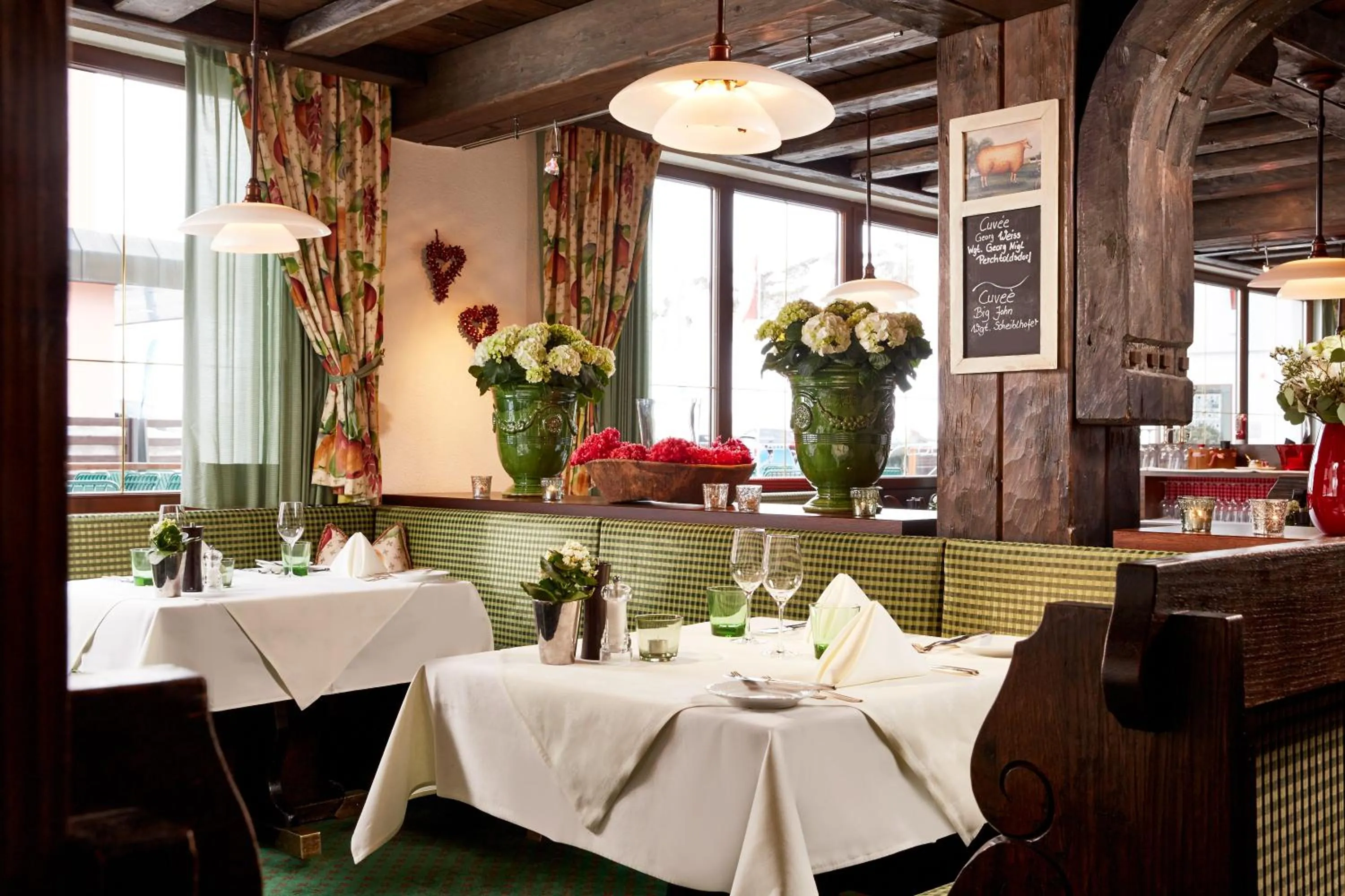 Restaurant/places to eat in Hotel Hirlanda