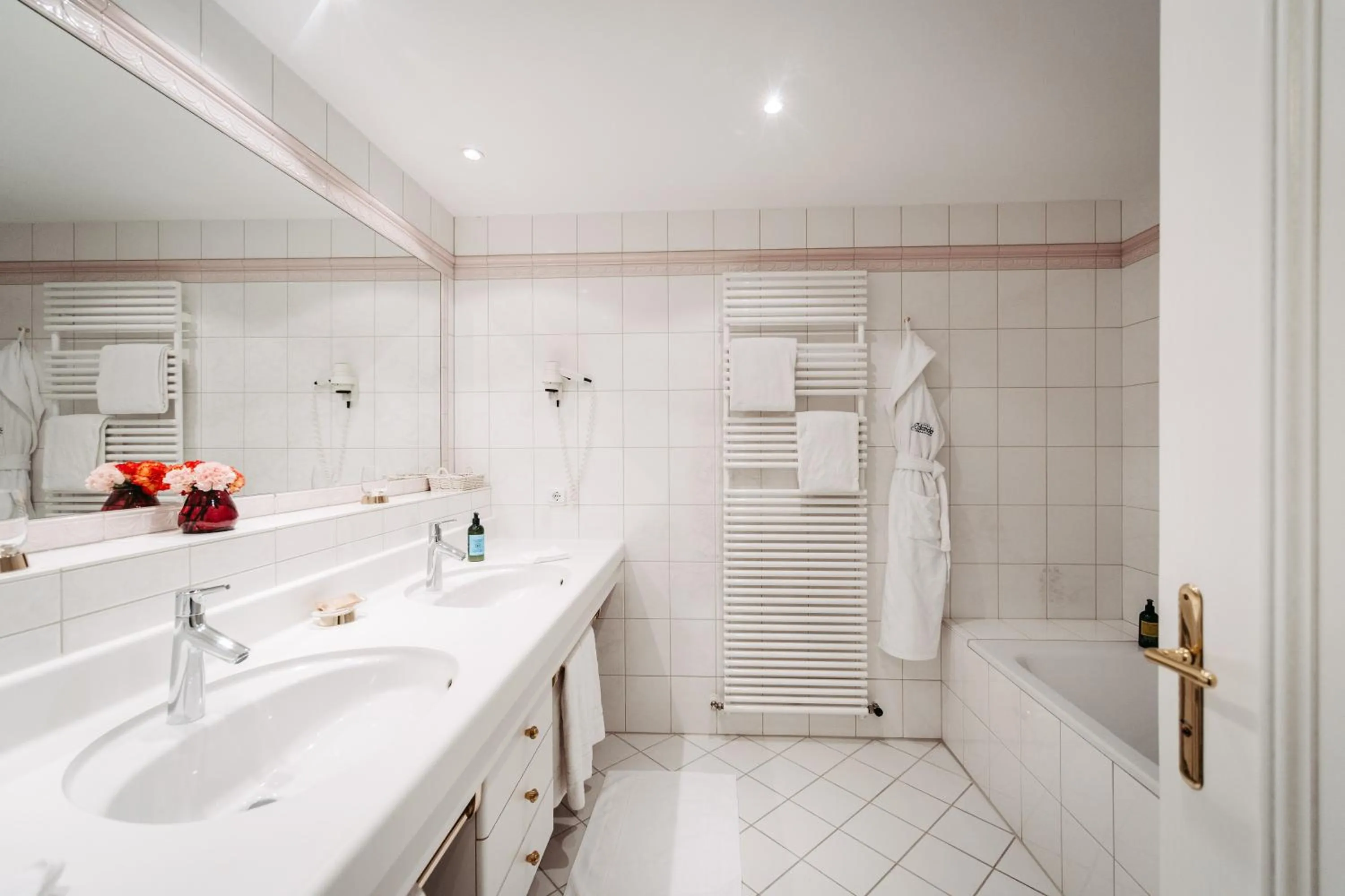 Bathroom in Hotel Hirlanda