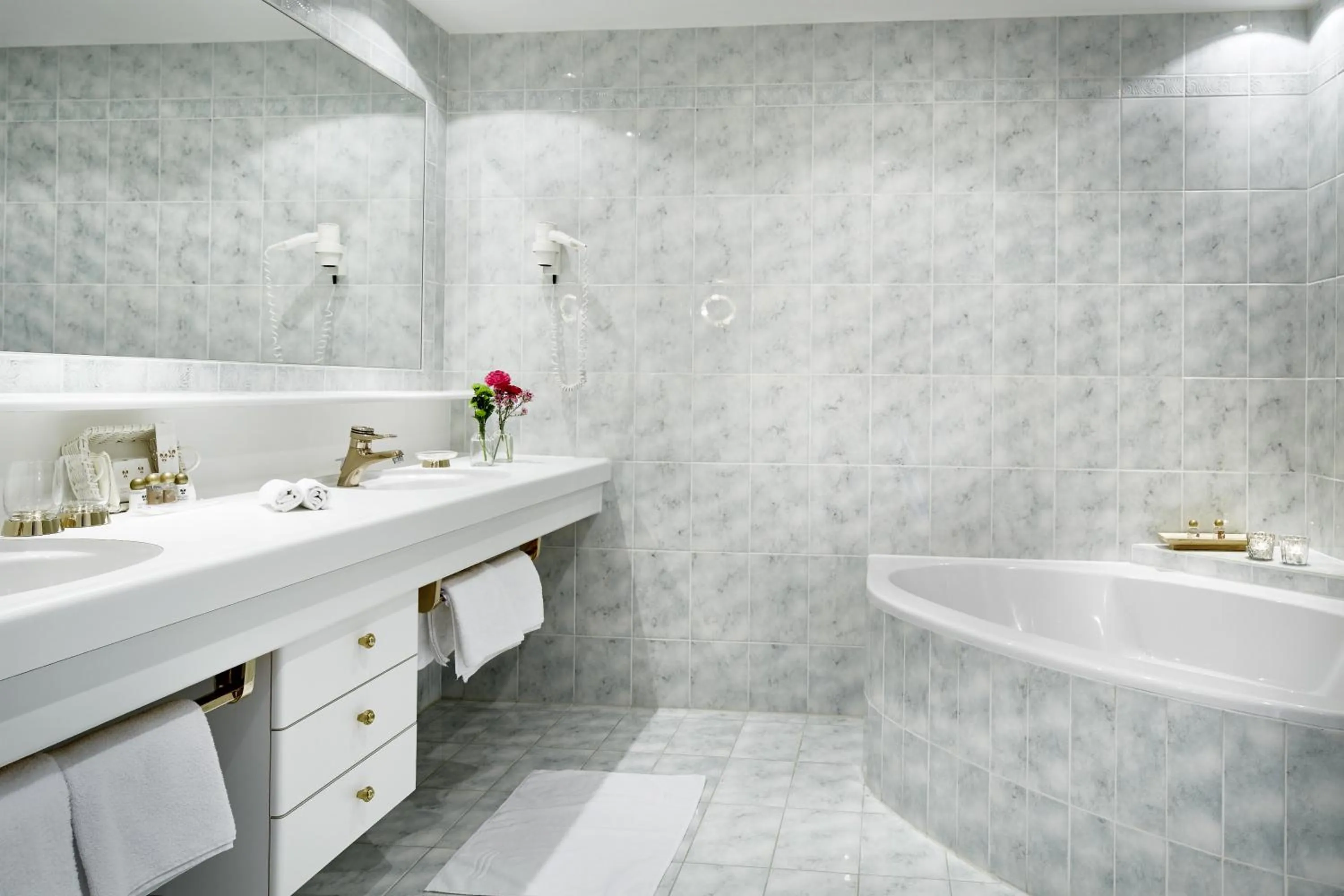 Bathroom in Hotel Hirlanda