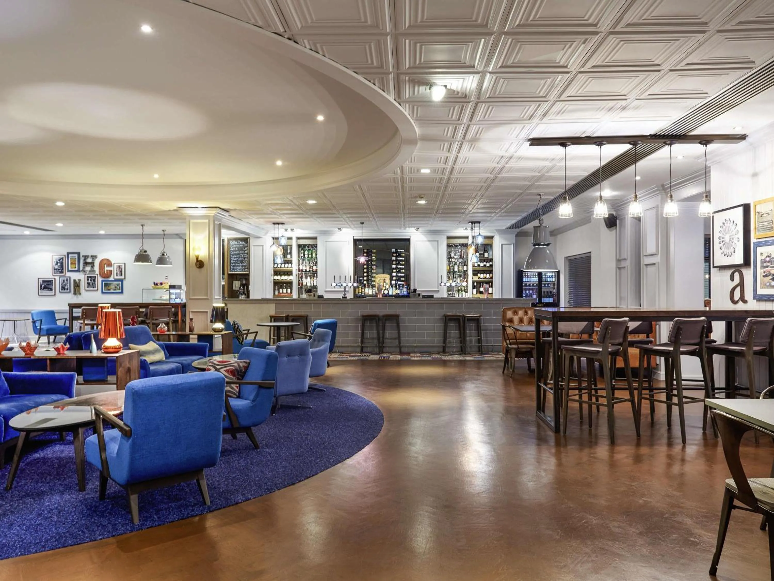 Lounge or bar in Novotel London Stansted Airport