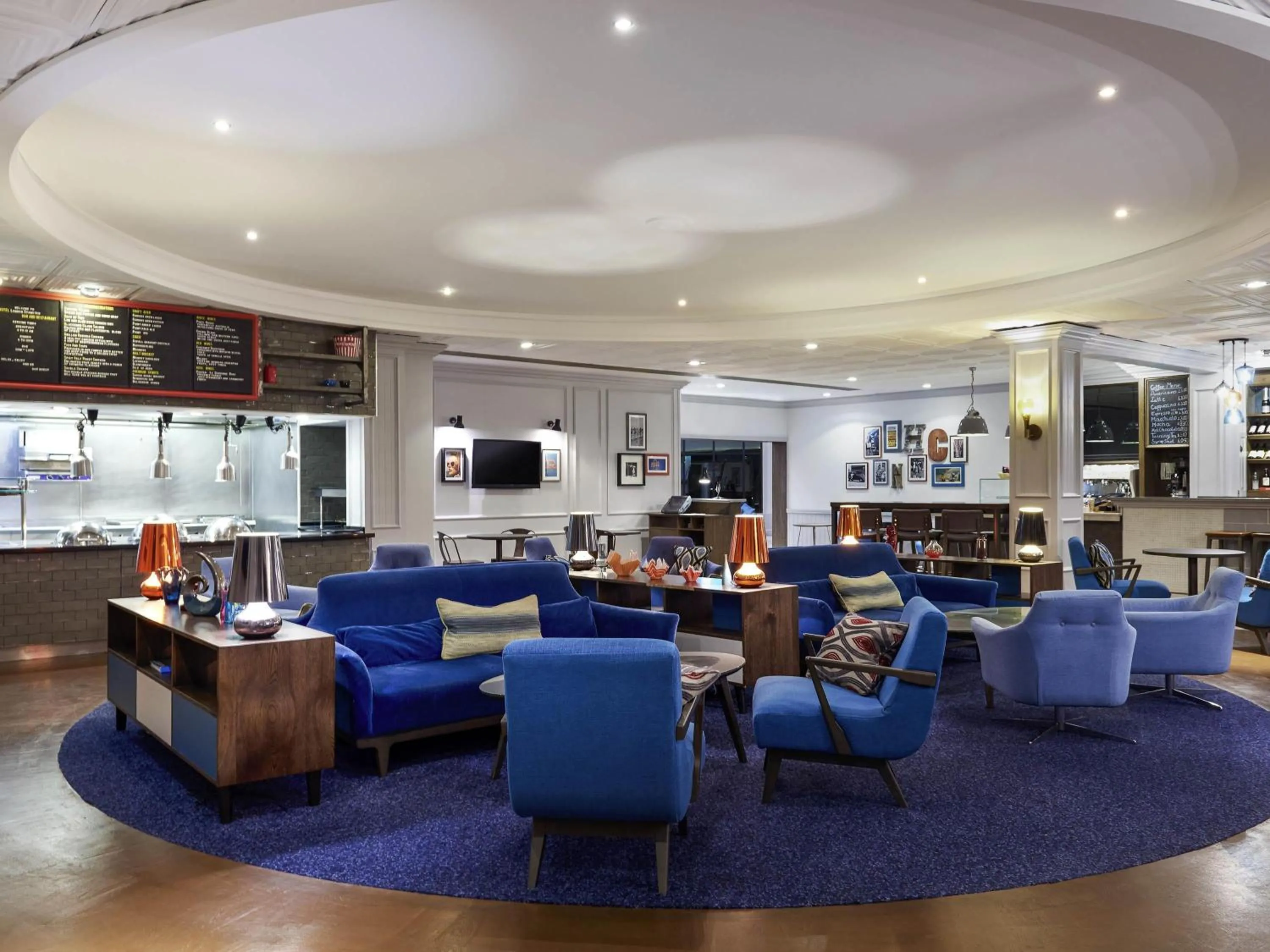 Restaurant/places to eat in Novotel London Stansted Airport