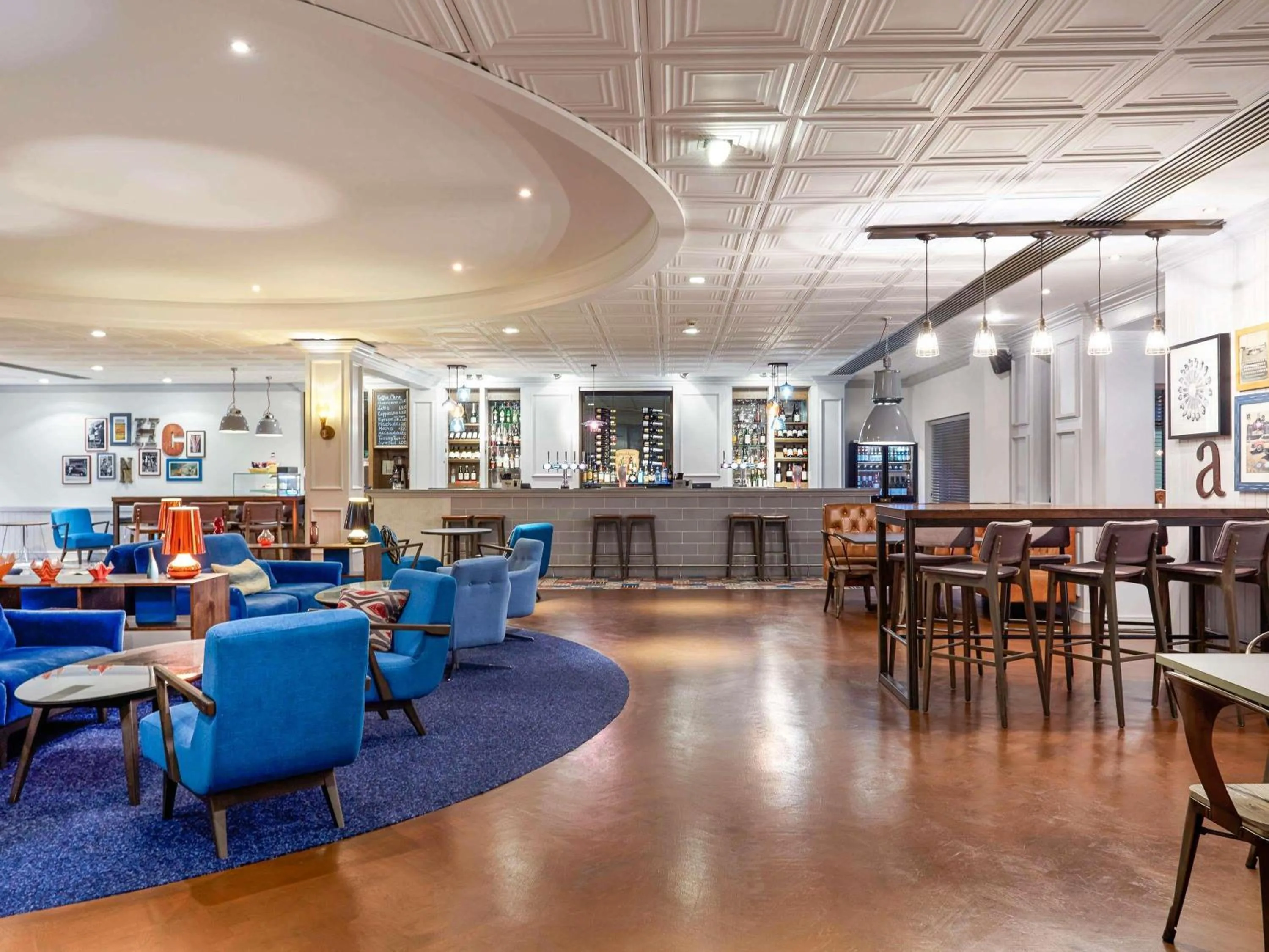 Lounge or bar in Novotel London Stansted Airport