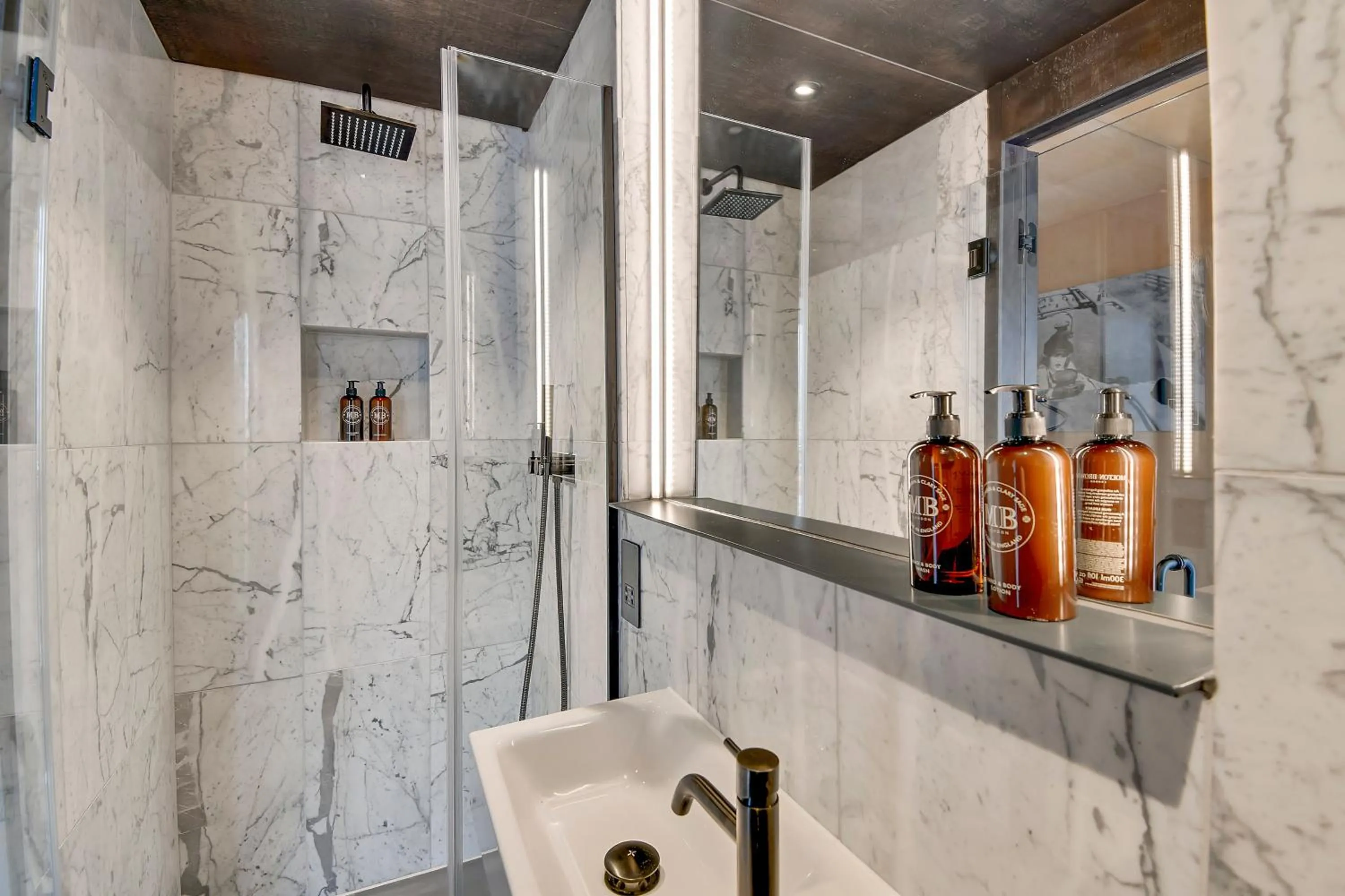 Bathroom in Stow Away Waterloo