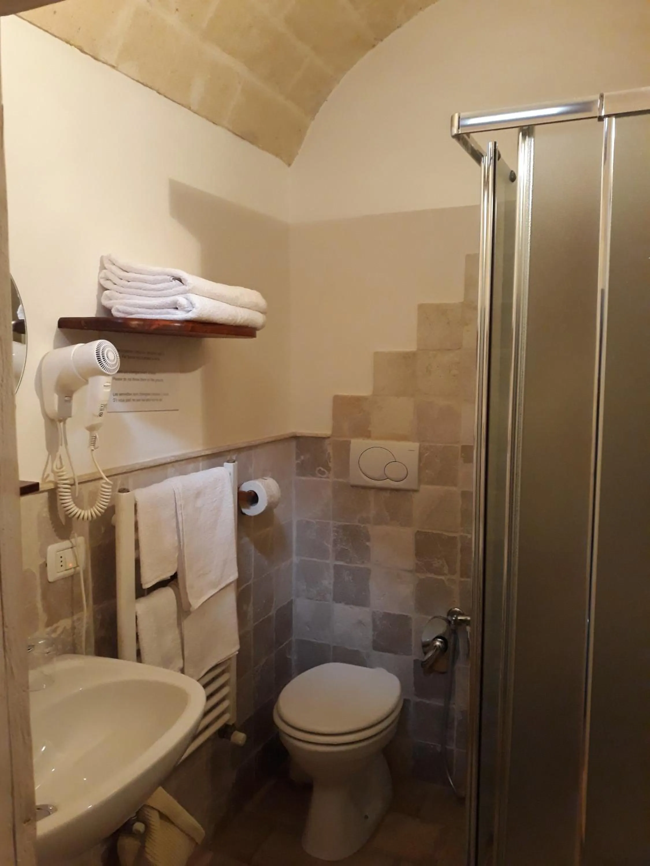 Bathroom in Fontana Vecchia B&B