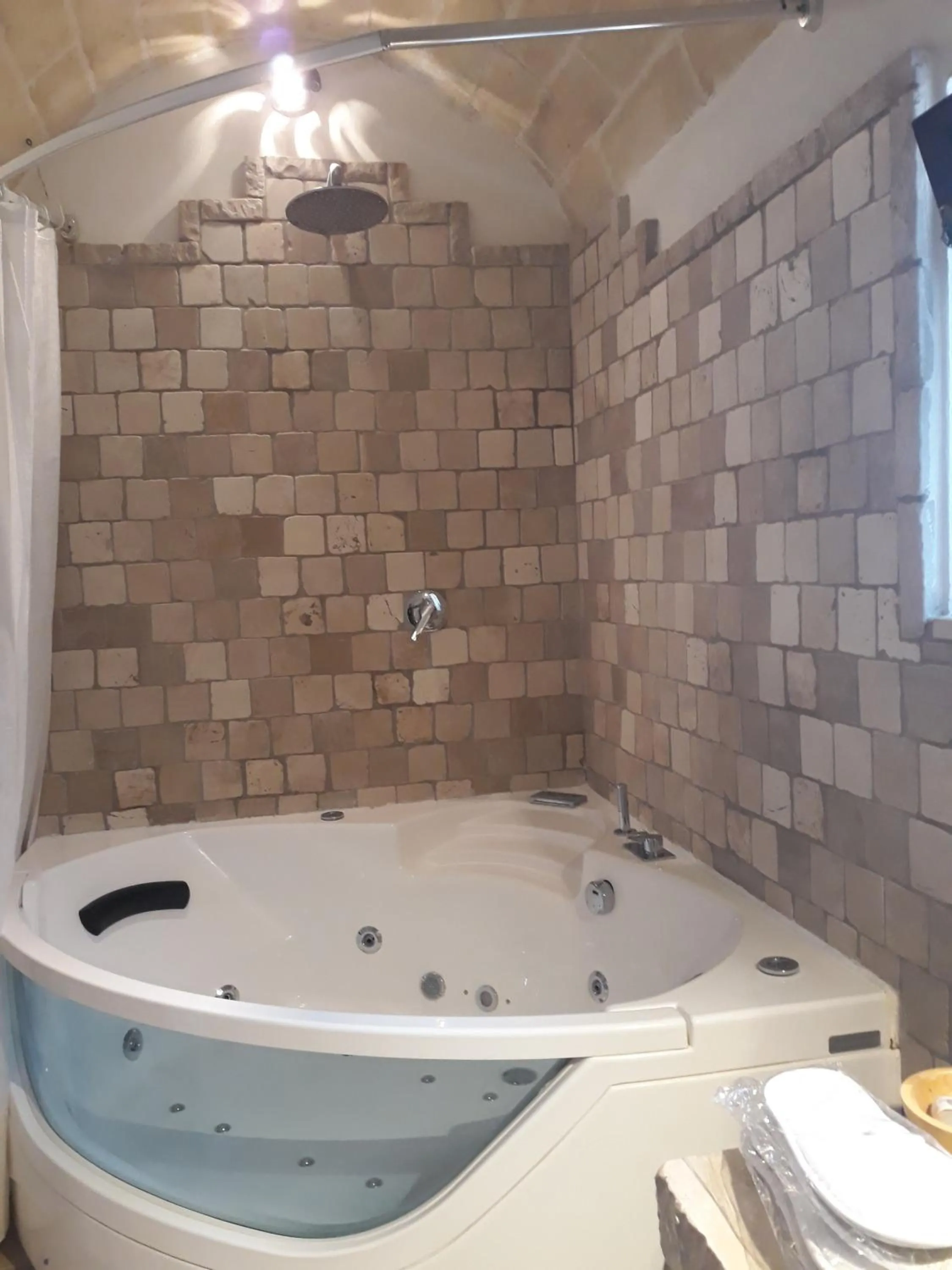 Hot Tub in Fontana Vecchia B&B