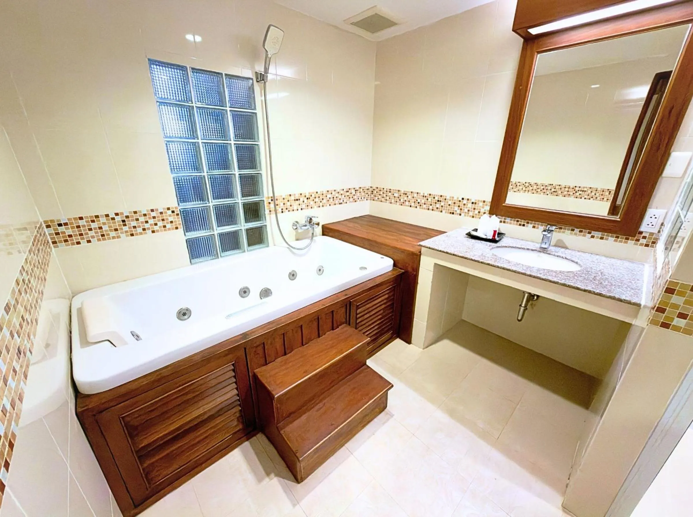 Bath in Orchid Garden Hotel Patong